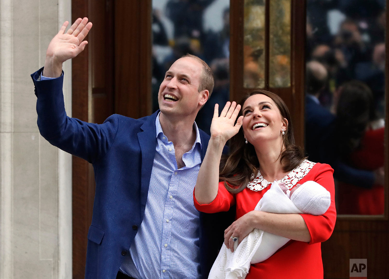  Britain's Prince William and Kate, Duchess of Cambridge, wave as she holds their newborn son outside St. Mary's Hospital in London on April 23, 2018. The baby boy is the third child for Kate and Prince William and fifth in line to the British throne