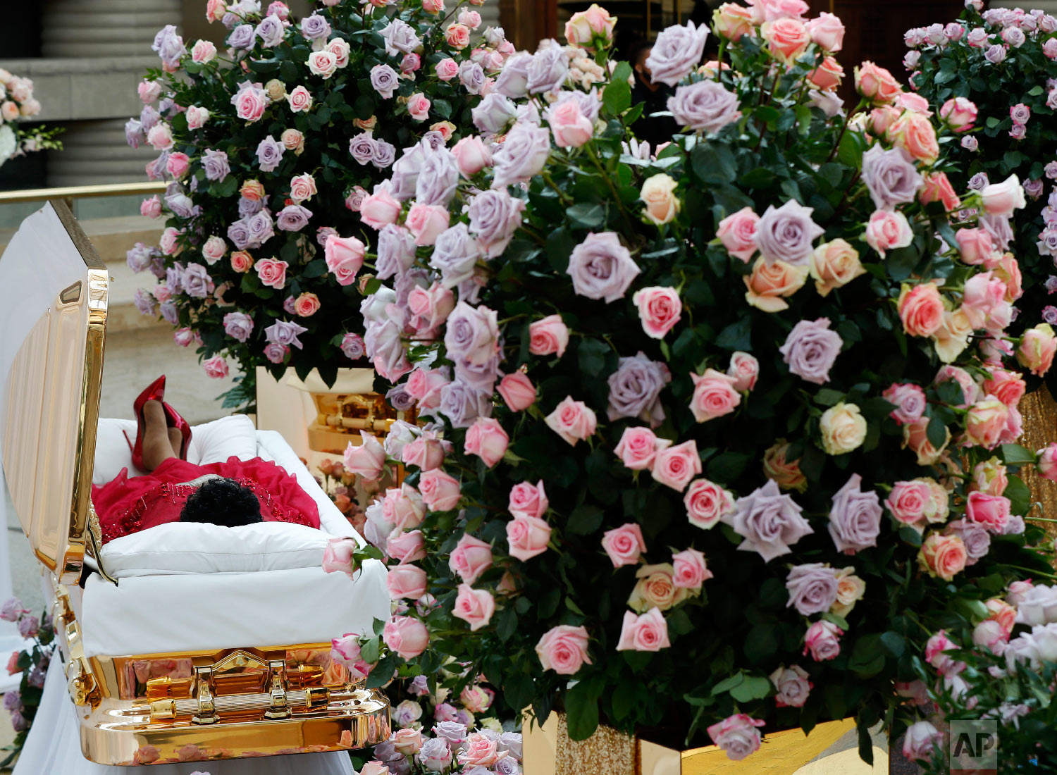  Aretha Franklin lies in her casket at the Charles H. Wright Museum of African American History in Detroit during a public visitation on Aug. 28, 2018. Franklin died on Aug. 16 of pancreatic cancer at the age of 76. (AP Photo/Paul Sancya, Pool) 