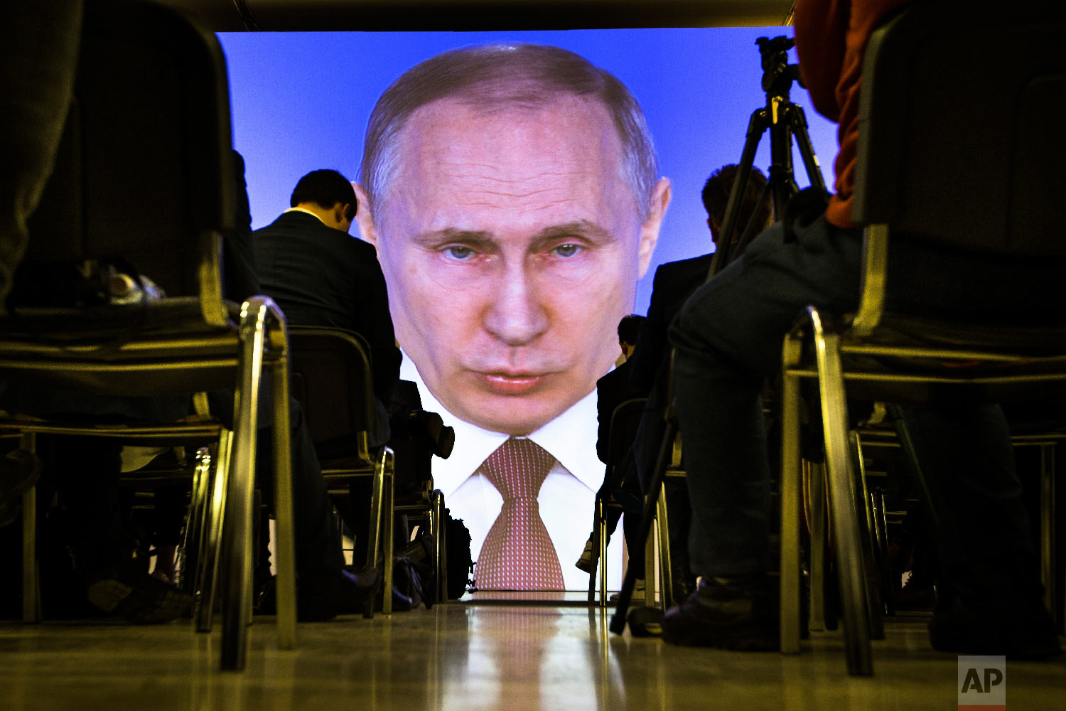  Journalists watch as Russian President Vladimir Putin gives his annual state of the nation address in Manezh in Moscow, Russia, on March 1, 2018. (AP Photo/Alexander Zemlianichenko) 