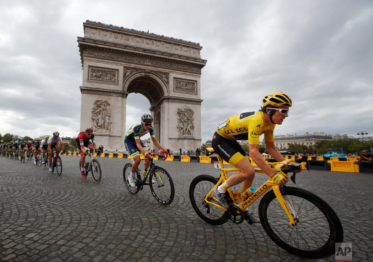  Tour de France winner Geraint Thomas, of Britain, wearing the overall leader's yellow jersey, passes the Arc de Triomphe on July 29, 2018, during the twenty-first stage of the 116-kilometer (72.1-mile) Tour de France cycling race from Houilles to th