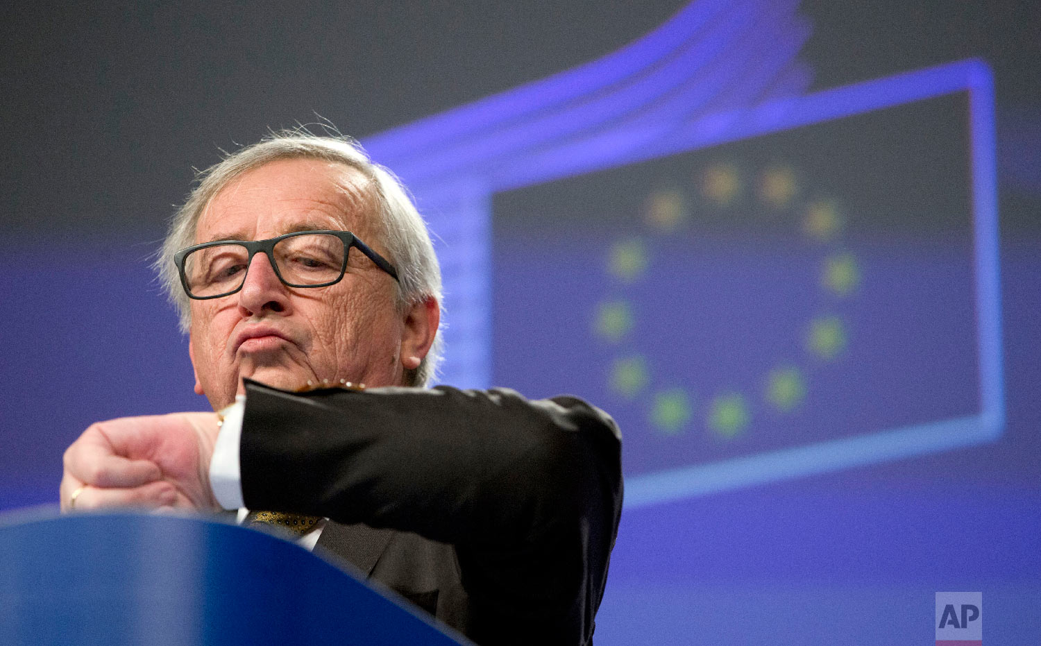  European Commission President Jean-Claude Juncker looks at his watch at the end of a media conference at EU headquarters in Brussels on Feb. 21, 2018. (AP Photo/Virginia Mayo) 
