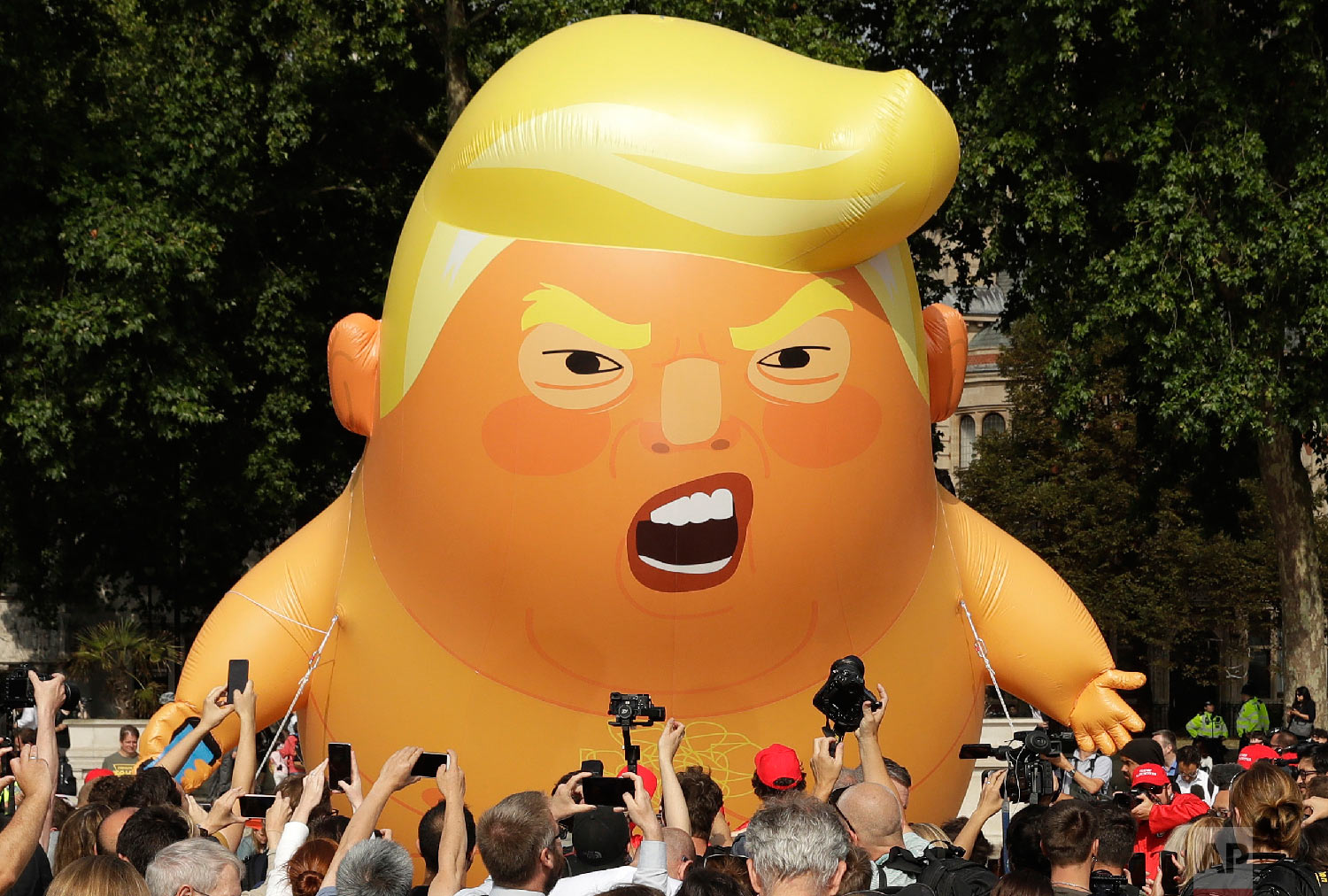  A six-meter high cartoon baby blimp of U.S. President Donald Trump is flown as a protest against his visit, in Parliament Square in London, England on July 13, 2018. (AP Photo/Matt Dunham) 