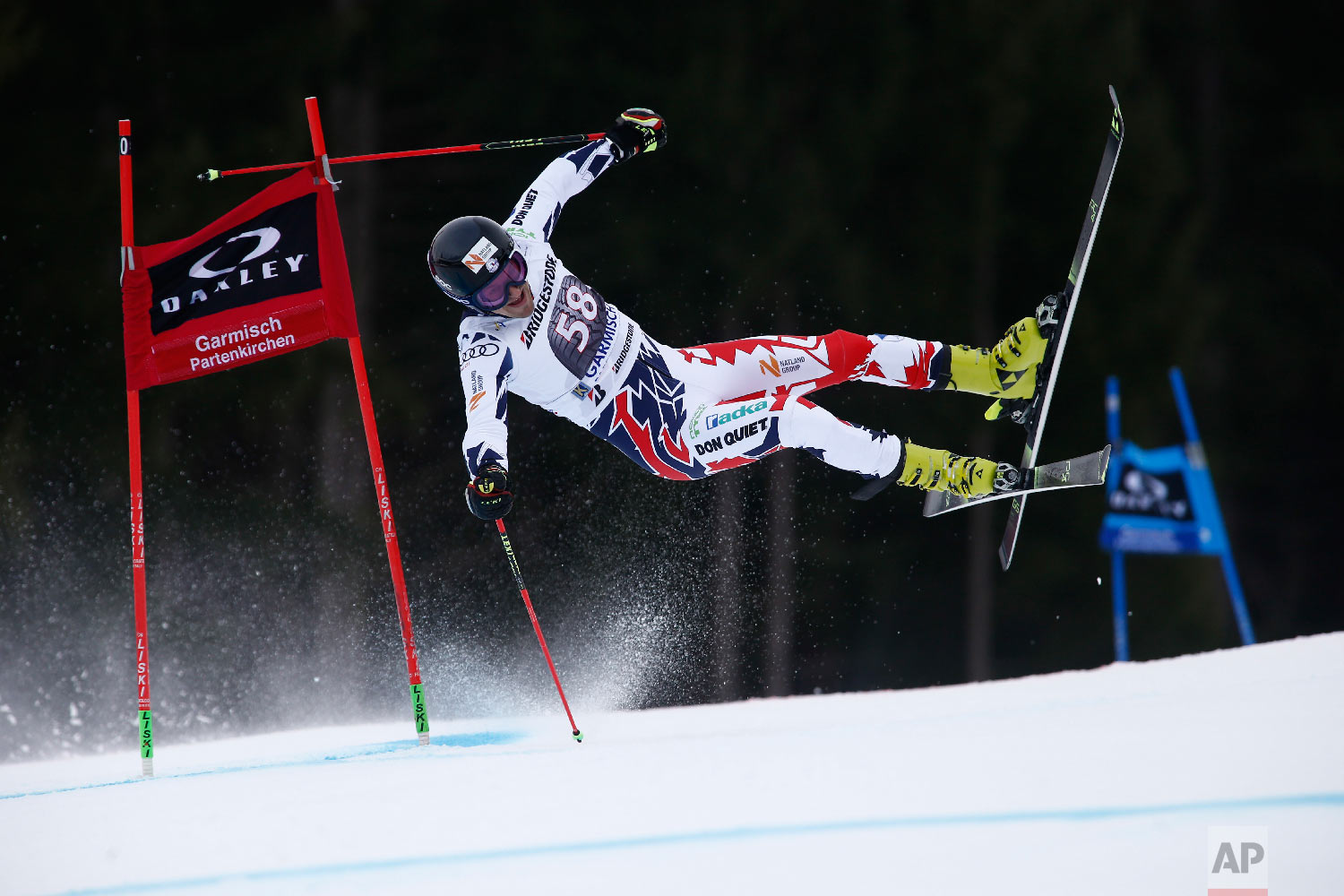  Czech Republic's Krystof Kryzl crashes during the first run of an alpine ski, men's World Cup giant slalom, in Garmisch Partenkirchen, Germany on Jan. 28, 2018. (AP Photo/Giovanni Auletta) 