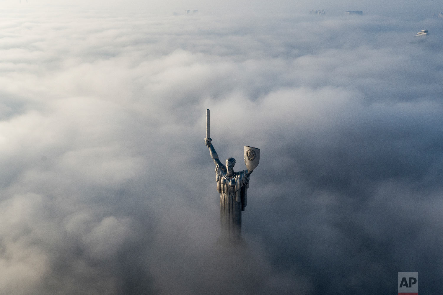  An aerial view of the WWII memorial taken through morning fog during sunrise in Ukraine's capital Kiev, Ukraine on Nov. 10, 2018. (AP Photo/Evgeniy Maloletka) 