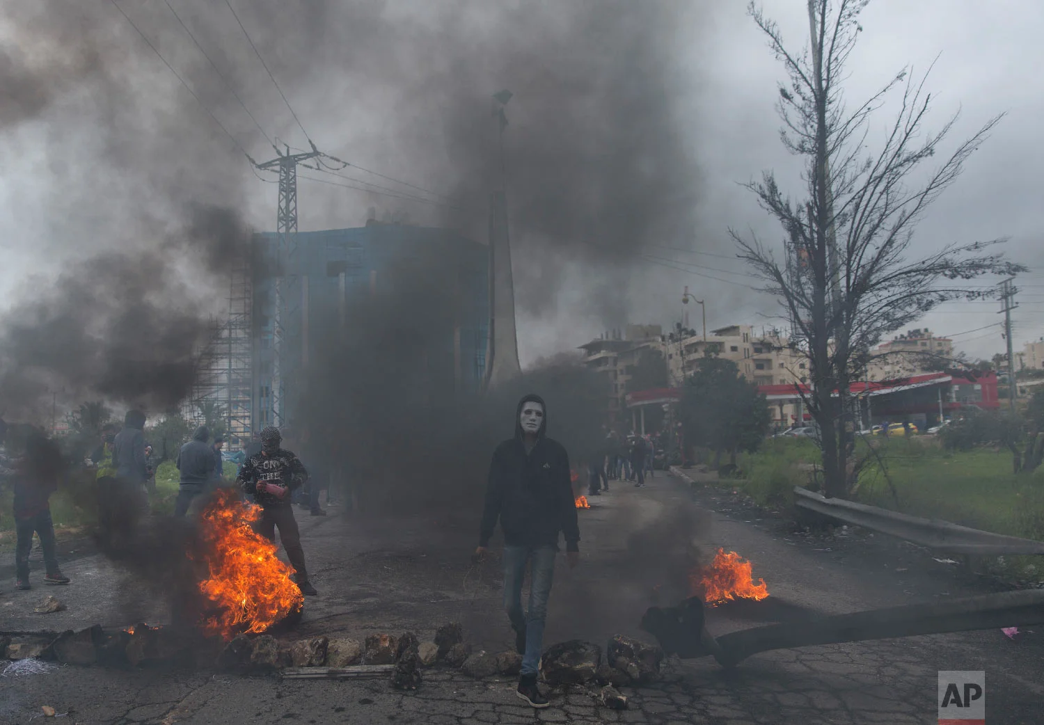 Palestinian protesters clash with Israeli troops following a protest to mark the Land Day in the West Bank city of Ramallah, March 30, 2018. (AP Photo/Nasser Nasser)