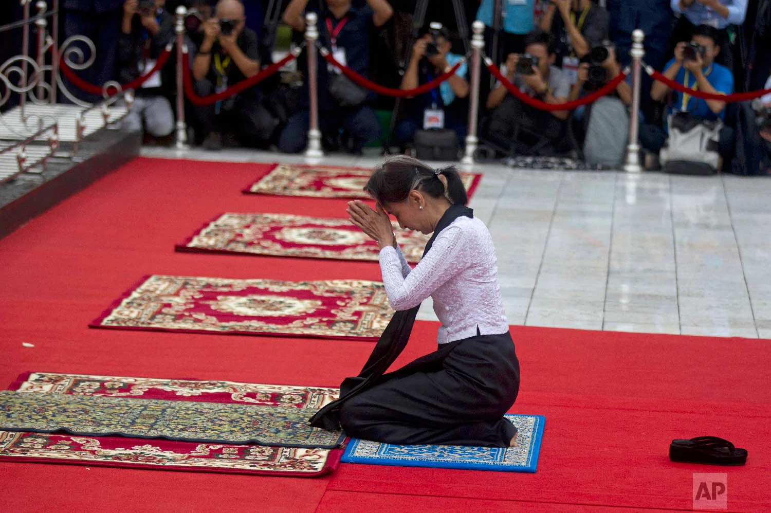 Myanmar leader Aung San Suu Kyi prays at the tomb of her late father and Myanmar's independence hero Gen. Aung San during a ceremony to mark the 71st anniversary of his 1947 assassination, at the Martyrs' Mausoleum on July 19, 2018, in Yangon, Myanmar. (AP Photo/Thein Zaw)
