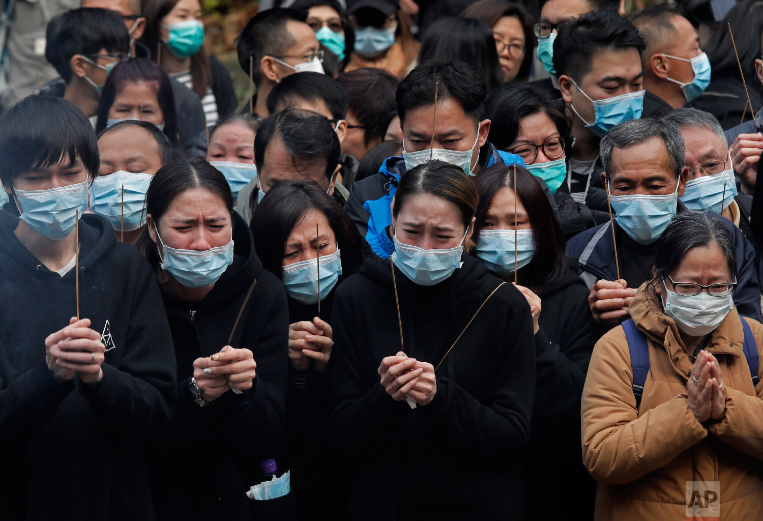  Relatives pay last tributes to victims of a bus crash in Hong Kong on Feb. 11, 2018. (AP Photo/Vincent Yu) 