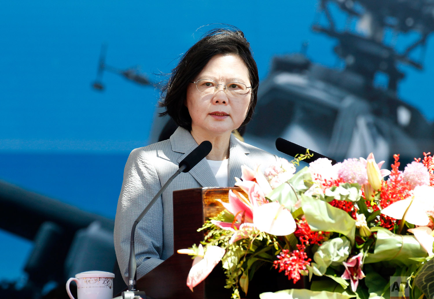  Taiwanese President Tsai Ing-wen delivers a speech during a commissioning ceremony of the country's first AH-64E Apache attack helicopter squadron in Taoyuan city, northern Taiwan, Tuesday, July 17, 2018. (AP Photo/Chiang Ying-ying) 