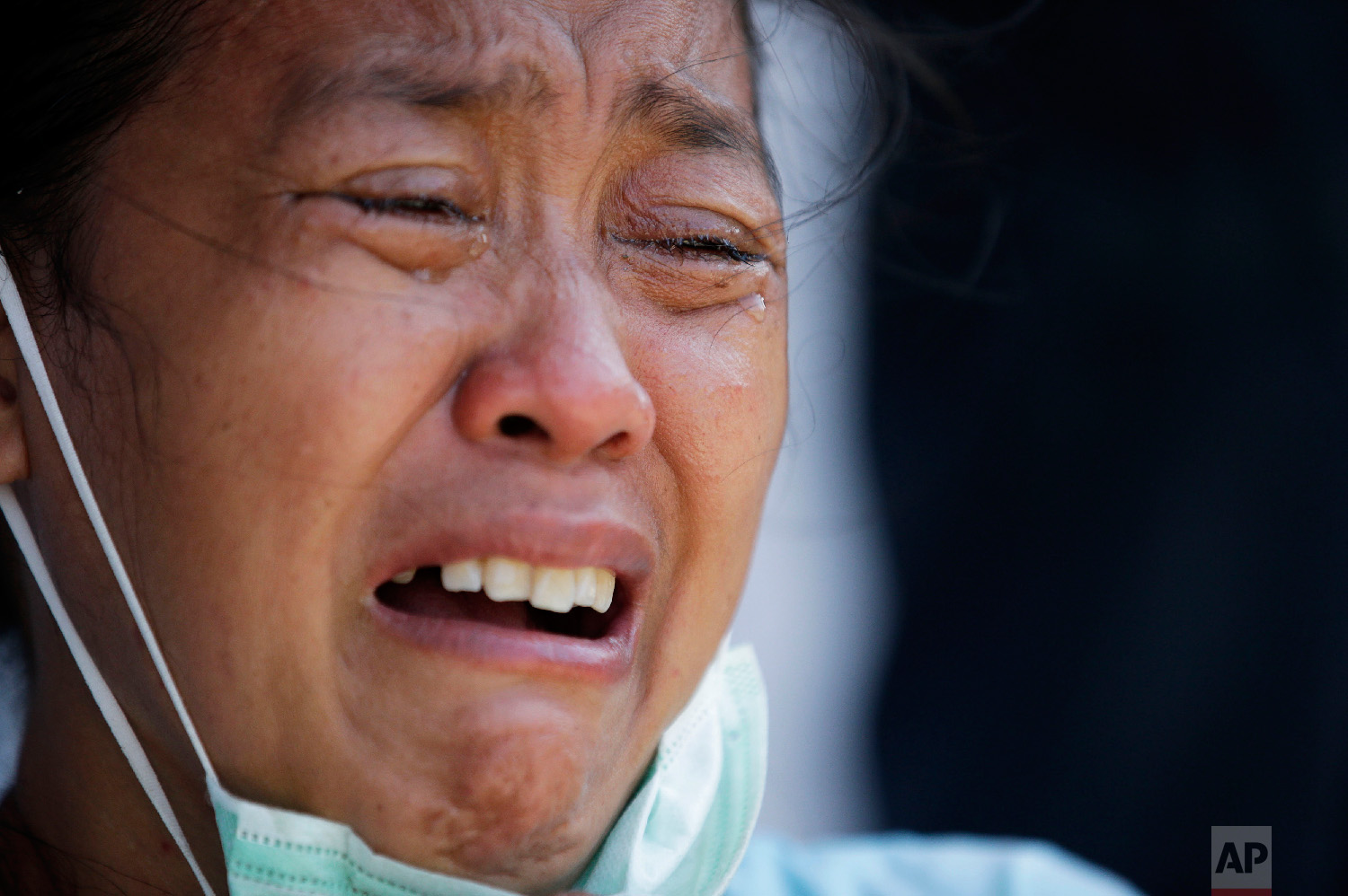  Aminah Gozah grieves after seeing the bodies of two of her three missing sons buried meters deep in the earthquake-damaged Balaroa neighboorhood in Palu, Central Sulawesi, Indonesia, on Oct. 6, 2018. (AP Photo/Aaron Favila) 