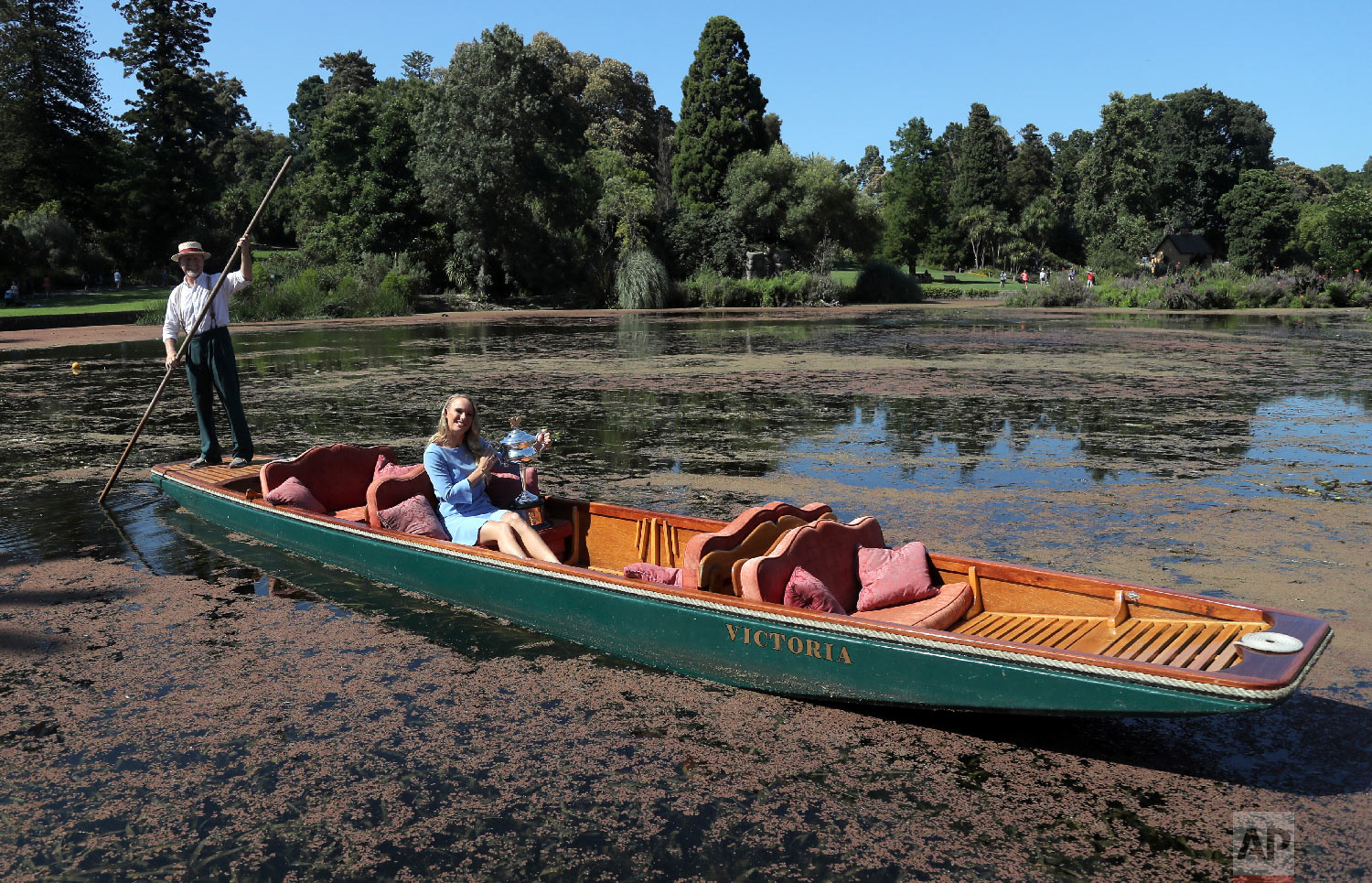  Denmark's Caroline Wozniacki is taken for a ride on a punt with her Australian Open trophy, the Daphne Akhurst Memorial Cup in the Royal Botanical Gardens in Melbourne, Australia, Sunday, Jan. 28, 2018. (AP Photo/Dita Alangkara) 