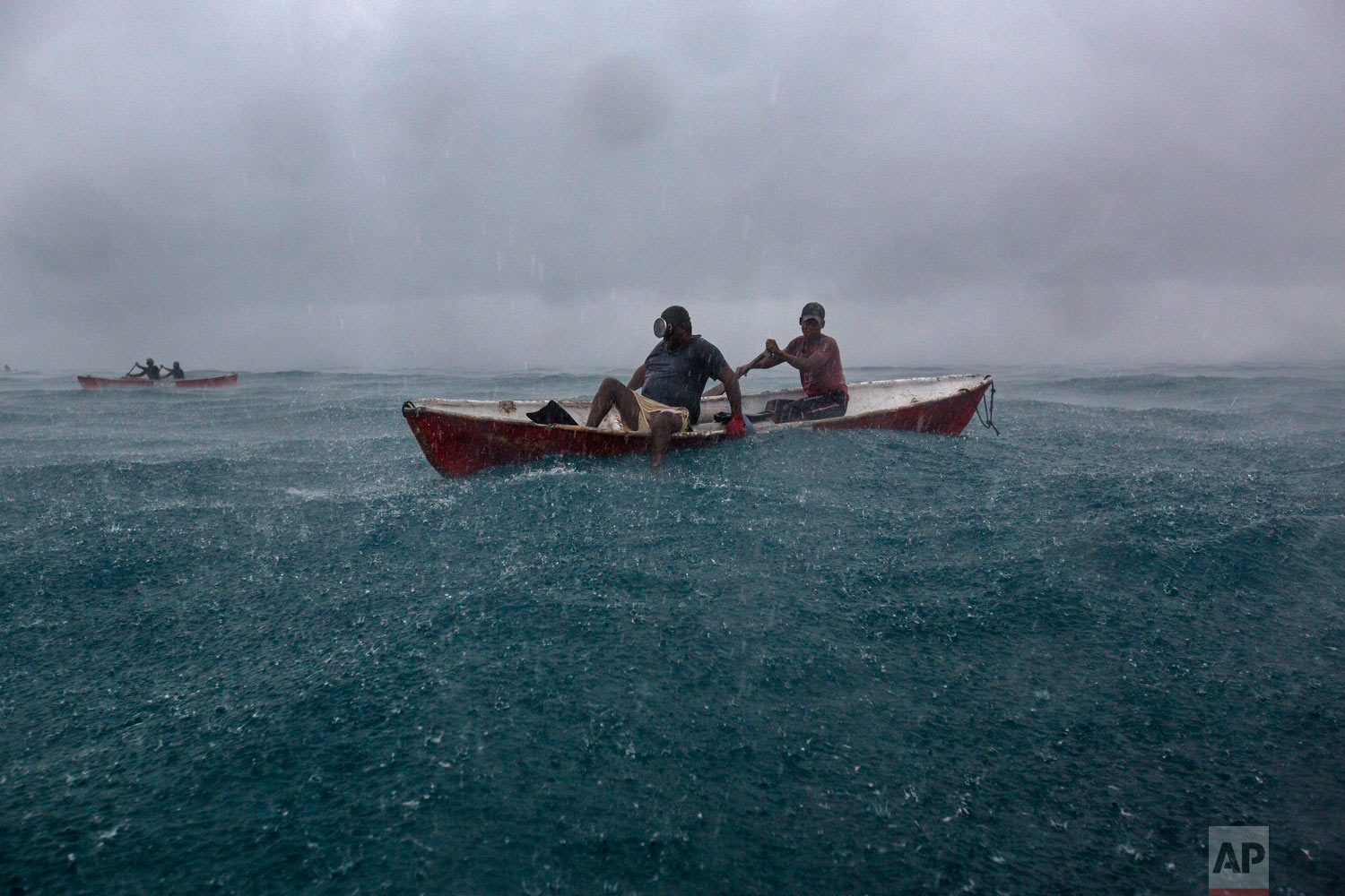  In this Sept. 10, 2018 photo, a diver gets ready to plunge into Caribbean waters in the Miskito coast, near Cay Savannah, Honduras, in a search of sea cucumbers under a heavy rain. (AP Photo/Rodrigo Abd) 