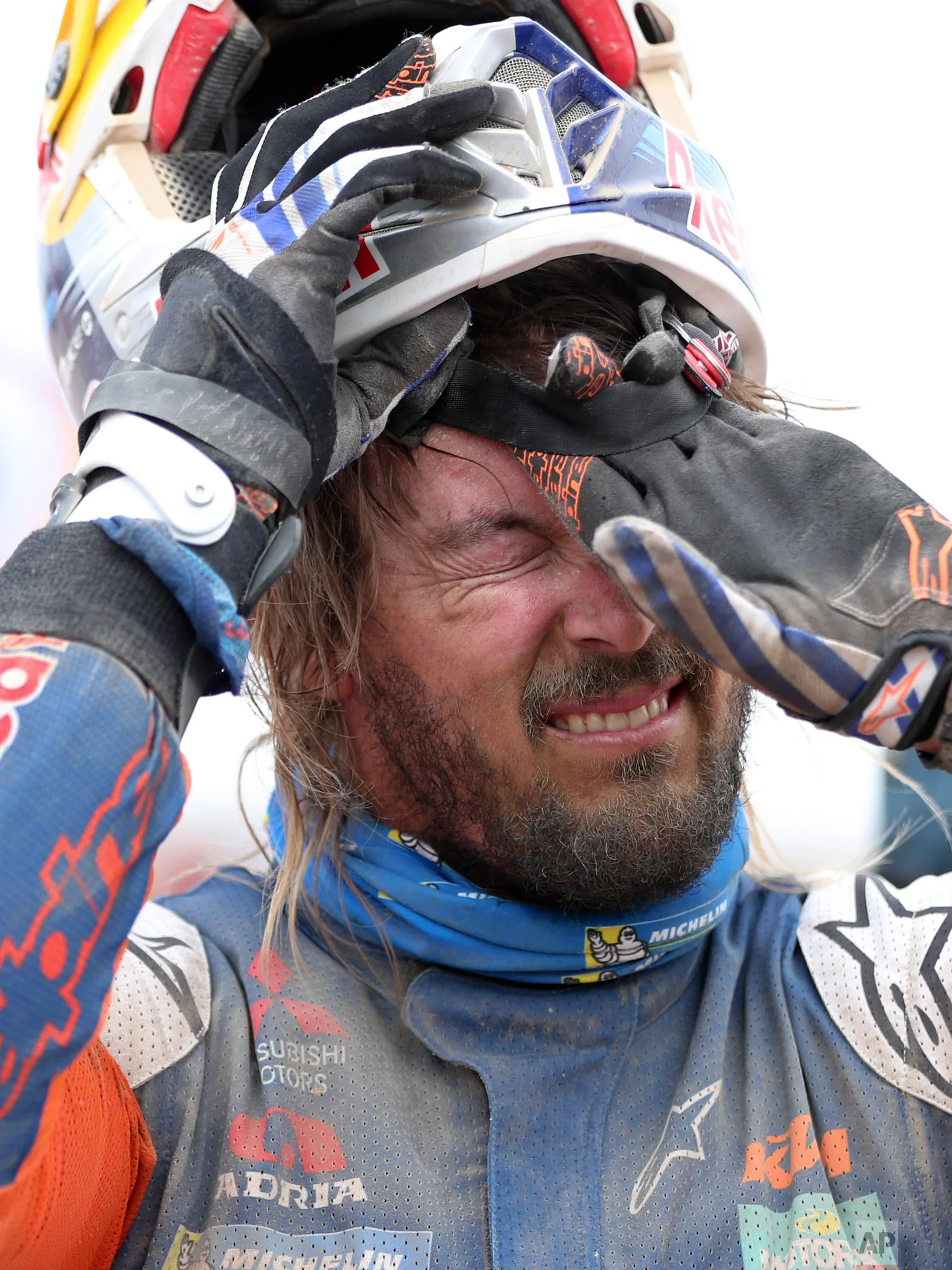 KTM motorbike rider Toby Price removes his helmet in Peru, Jan. 9, 2019. (AP Photo/Ricardo Mazalan)
