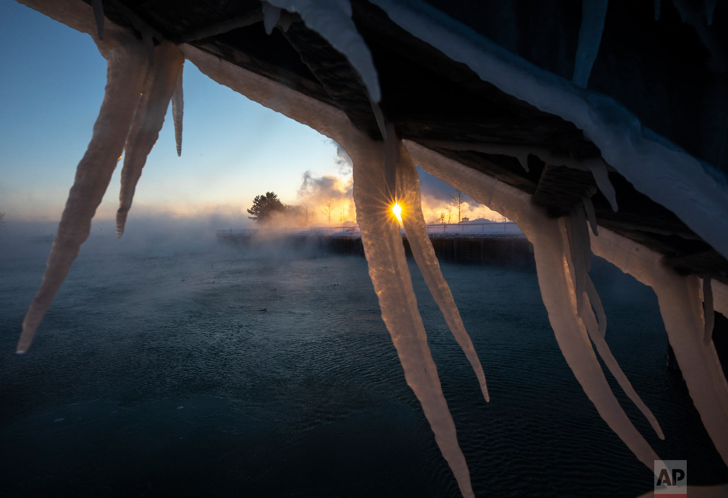  The sun rises behind icicles formed on the harbor in Port Washington, Wis., on Wednesday, Jan. 30, 2019. (AP Photo/Jeffrey Phelps) 