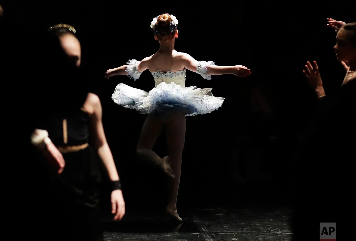  Fallon Tewell, center, and other young dancers warm up for the Youth America Grand Prix North America regional semi-finals in River Forest, Ill. (AP Photo/Nam Y. Huh) 