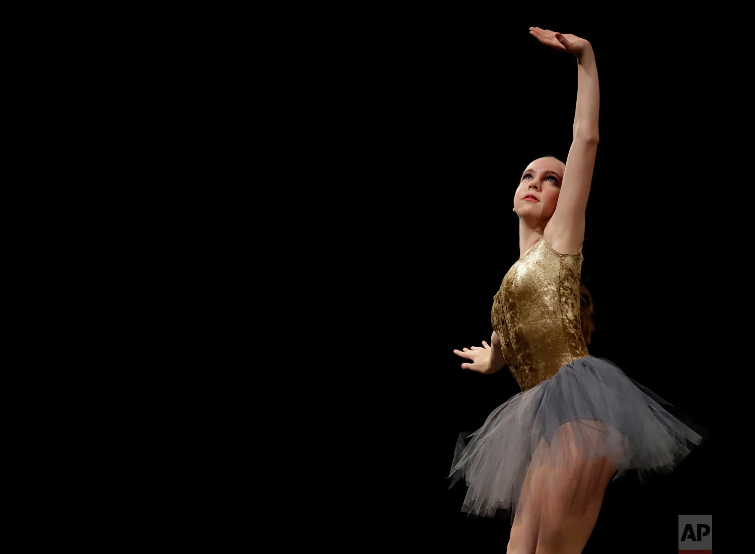  Tess Meulbroek performs in the Youth America Grand Prix North America regional semi-finals in River Forest, Ill. (AP Photo/Nam Y. Huh) 