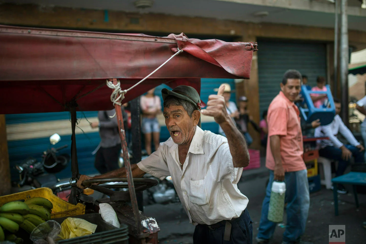 A street vendor chants anti-government slogans in San Antonio del Tachira, Venezuela, near the border with Colombia, Friday, Feb. 22, 2019. (AP Photo/Rodrigo Abd)