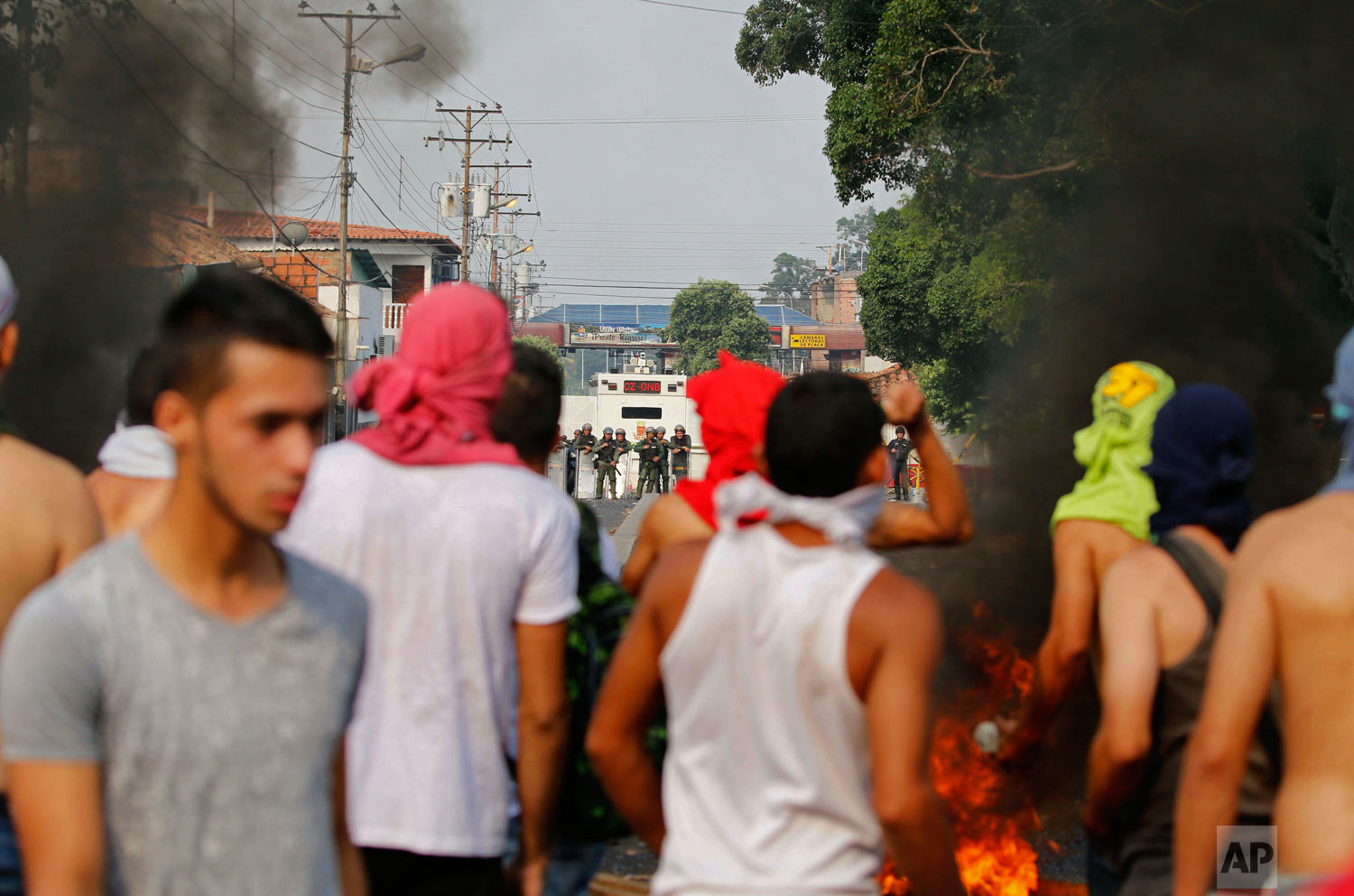 Opposition protesters face off with Venezuelan Bolivarian National Guards in Urena, Venezuela, near the border with Colombia, Saturday, Feb. 23, 2019. (AP Photo/Fernando Llano)