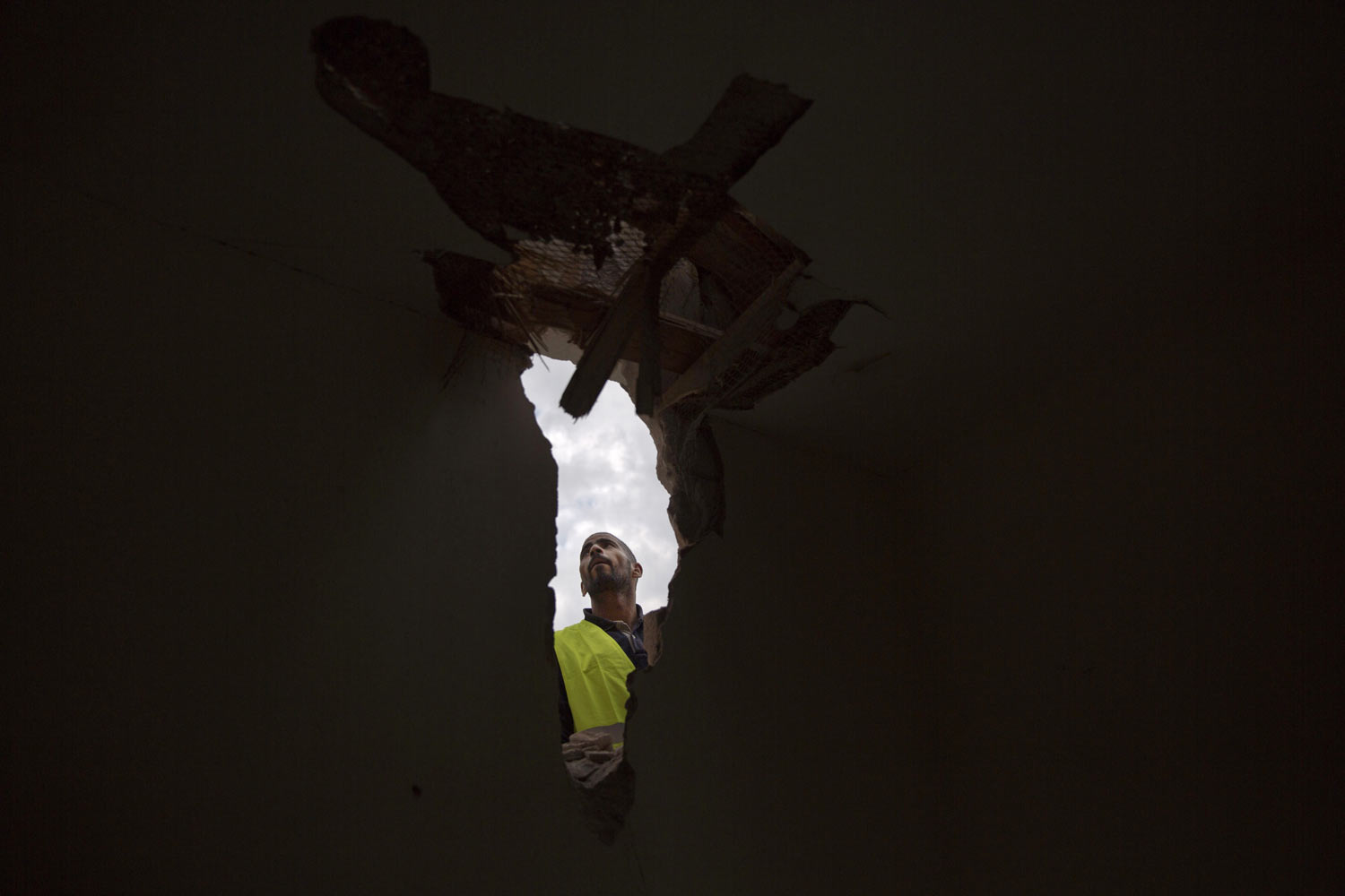  A man examines damage to a house after it was hit by a rocket on Monday in Sderot, southern Israel, Tuesday, March 26, 2019. Israel and Gaza's Hamas militants traded fire overnight after a rocket attack from Gaza struck a home in central Israel Mond