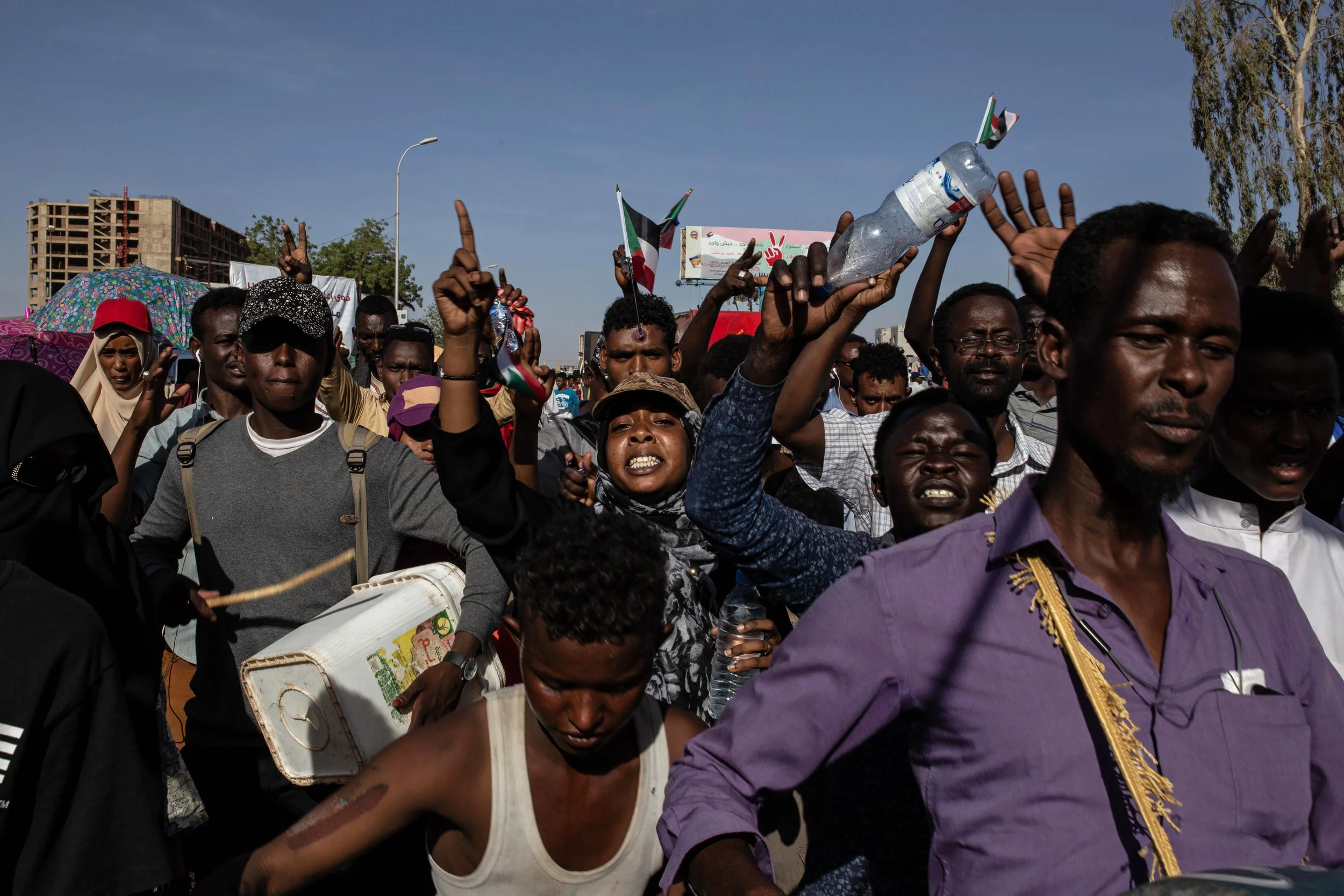 People rally near the military headquarters in Khartoum, Sudan on April 15, 2019. (AP Photo/Salih Basheer)
