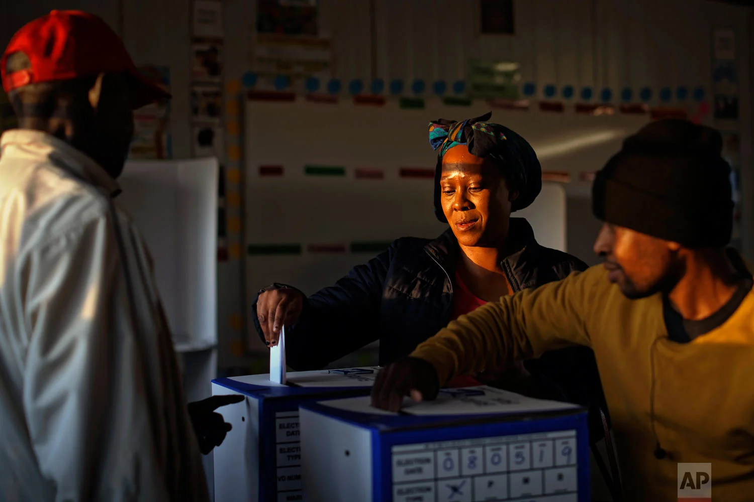 A South African woman casts her vote at the end of the day at a polling station in Dobsonville, Johannesburg, South Africa, May 8, 2019. (AP Photo/Ben Curtis)