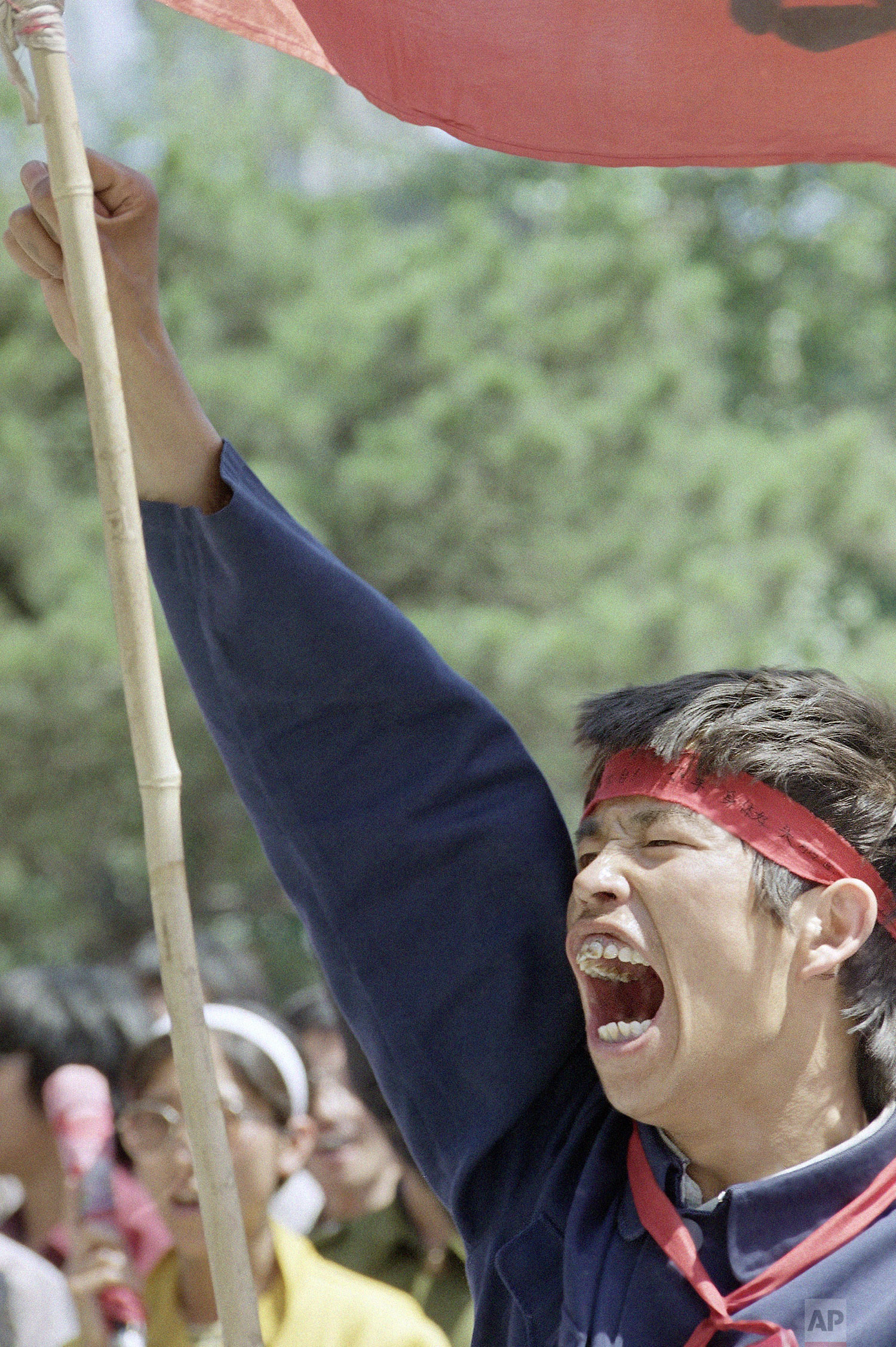  A Beijing University student sounds off during a rally in Tiananmen Square, Thursday, May 25, 1989 in Beijing. (AP Photo/Liu Heung Shing) 