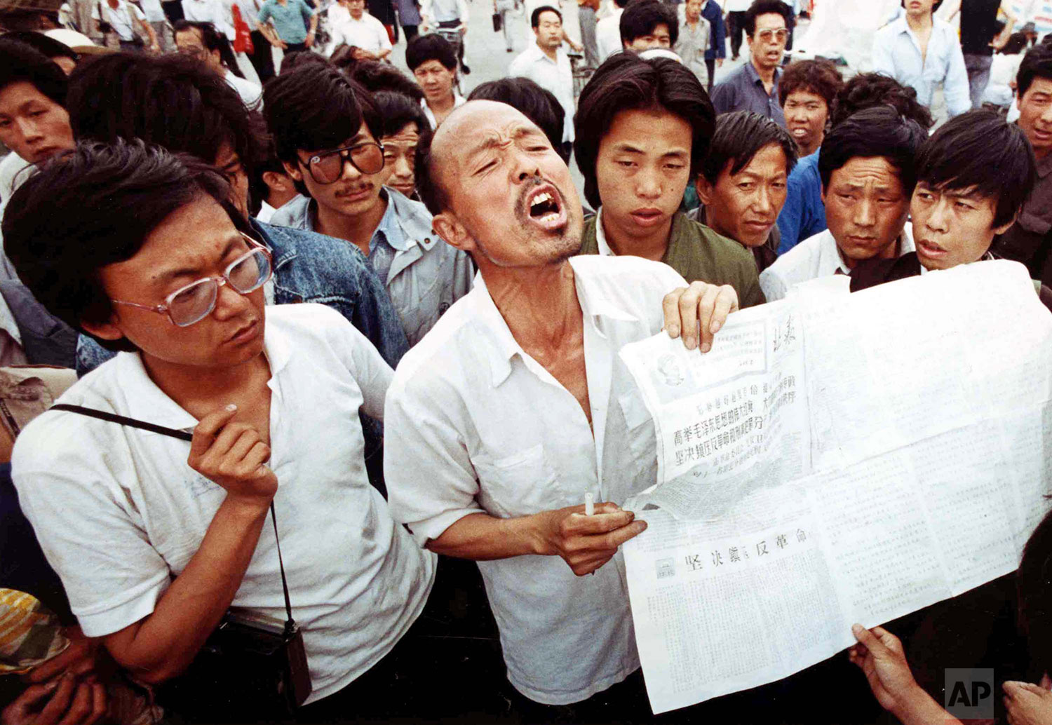  A man who identified himself as a former political prisoner relates his experiences to striking students in Tiananmen Square, Beijing, on May 28, 1989. Students have held the square in a democracy demonstration for more than two weeks. (AP Photo/Jef