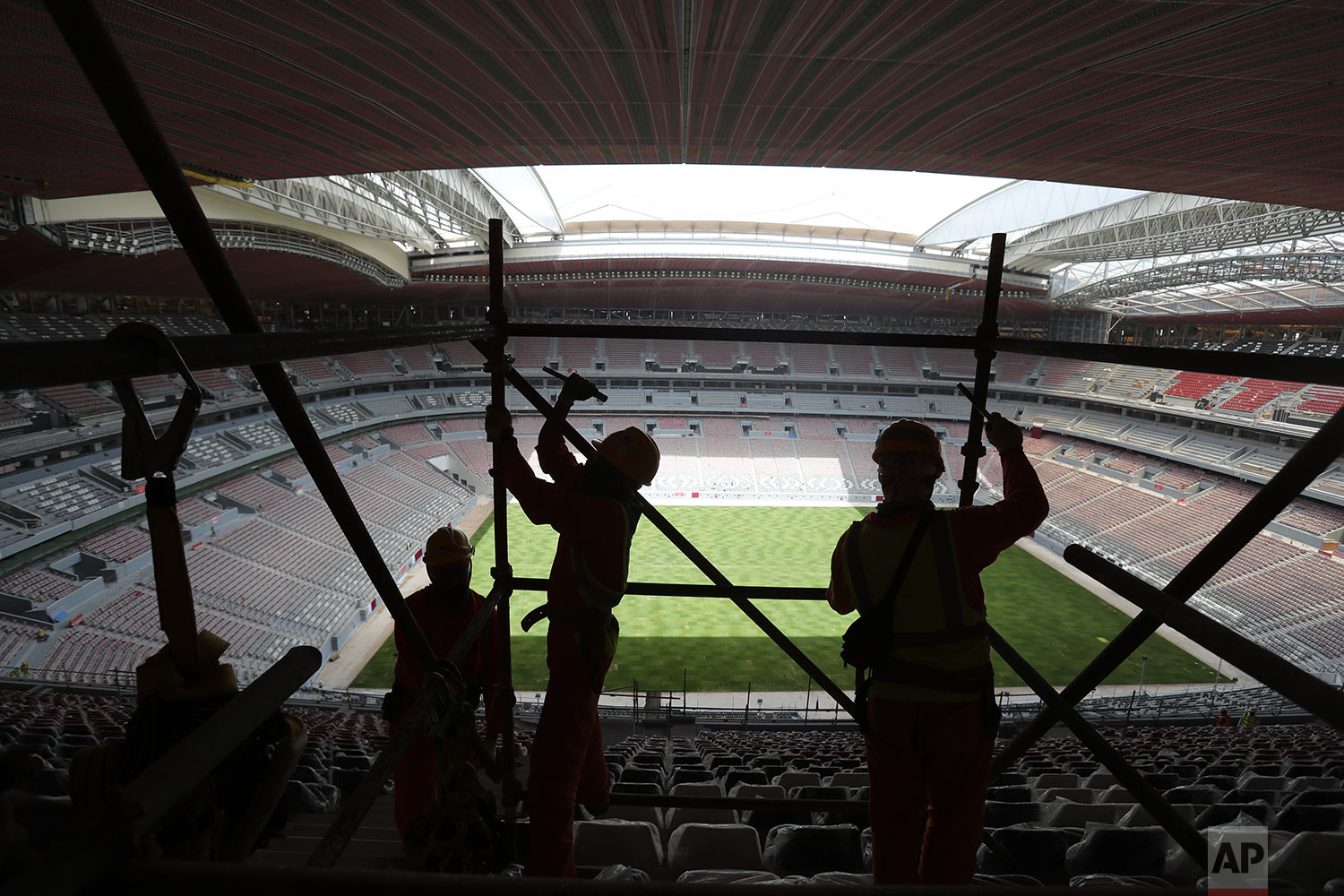  In this Monday, April 29, 2019 photo, labours remove scaffolding at the Al Bayt stadium in Al Khor, about 50 kms, 30 miles, north of Doha, Qatar. (AP Photo/Kamran Jebreili) 