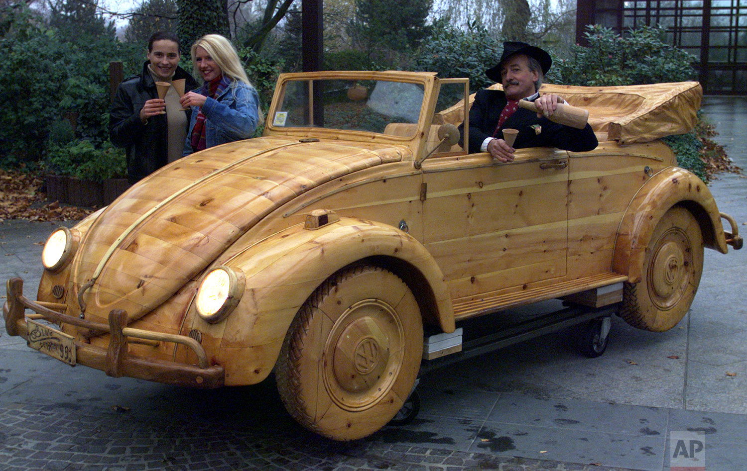  A VW Maggiolino Cabriolet, the famous VW Beetle completly made of wood, is shown by Italian artist Livio De Marchi, Nov. 17, 1999 in Essen, Germany.  (AP Photo/Karl-Heinz Kreifelts) 