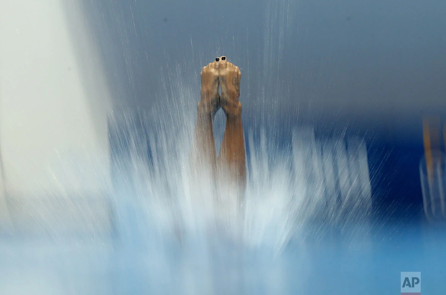 Canada's Jennifer Abel performs her routine in the women's 3m springboard diving event at the World Swimming Championships in Gwangju, South Korea, Thursday, July 18, 2019. (AP Photo/Lee Jin-man )