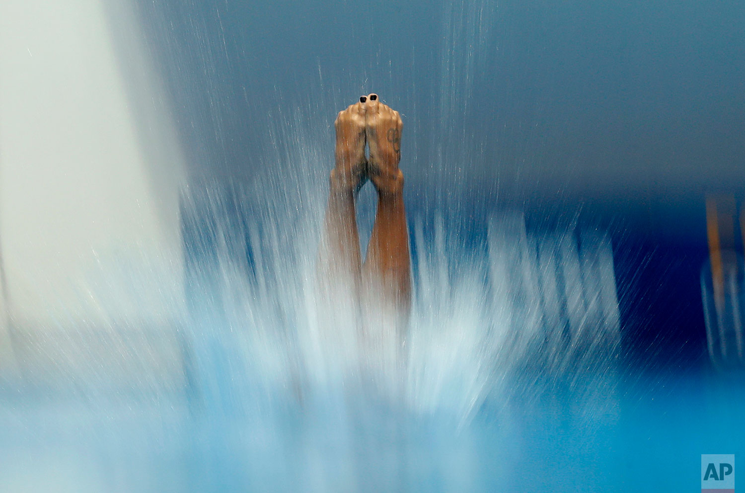 Canada's Jennifer Abel performs her routine in the women's 3m springboard diving event at the World Swimming Championships in Gwangju, South Korea, Thursday, July 18, 2019. (AP Photo/Lee Jin-man )