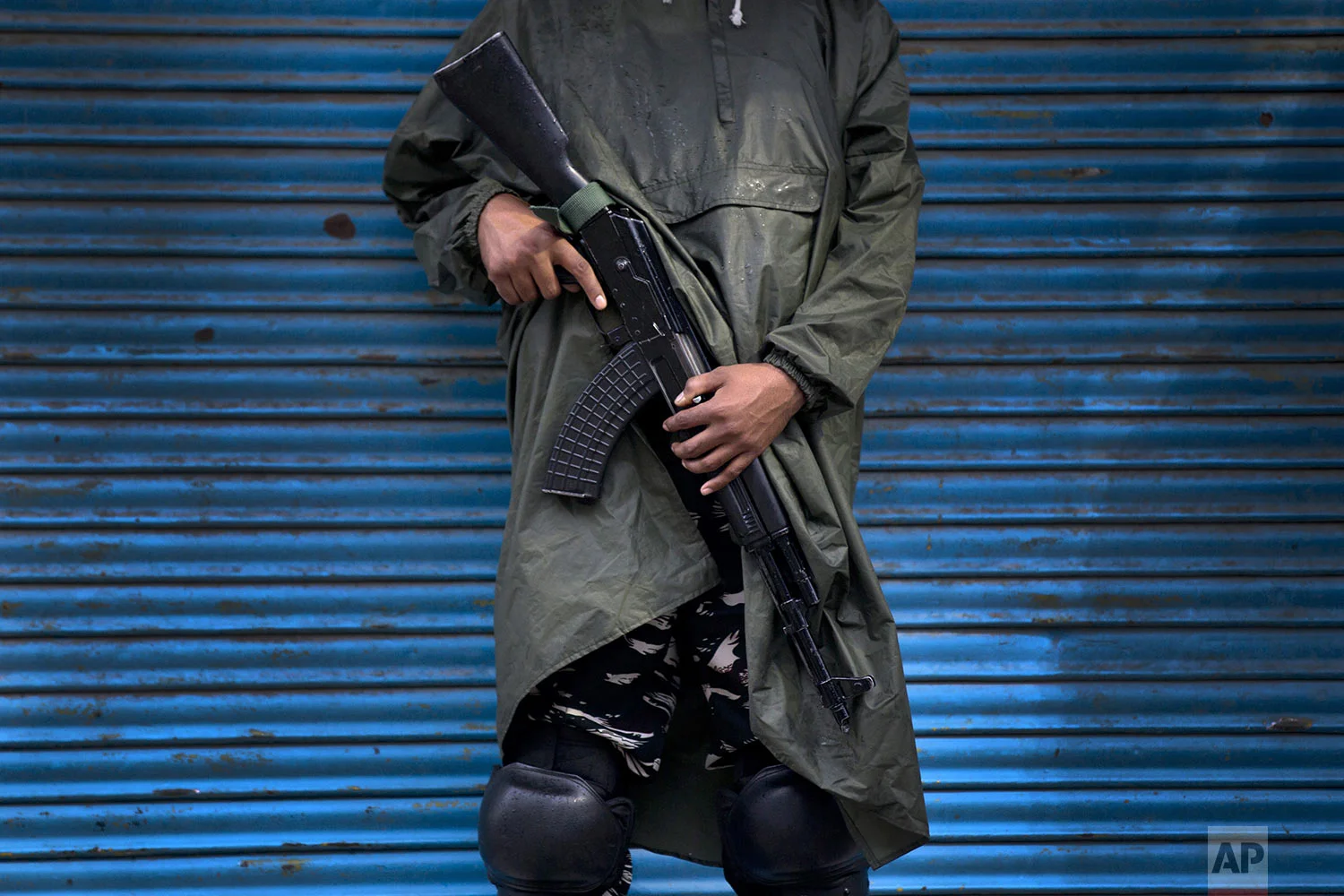 An Indian paramilitary soldier stands guard during security lockdown in Srinagar, Indian controlled Kashmir, Wednesday, Aug. 14, 2019. (AP Photo/ Dar Yasin)