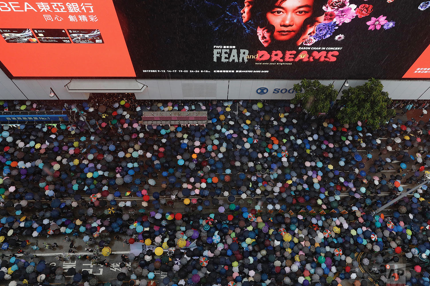  Demonstrators carry umbrellas as they march along a street in Hong Kong, Sunday, Aug. 18, 2019. (AP Photo/Vincent Yu) 