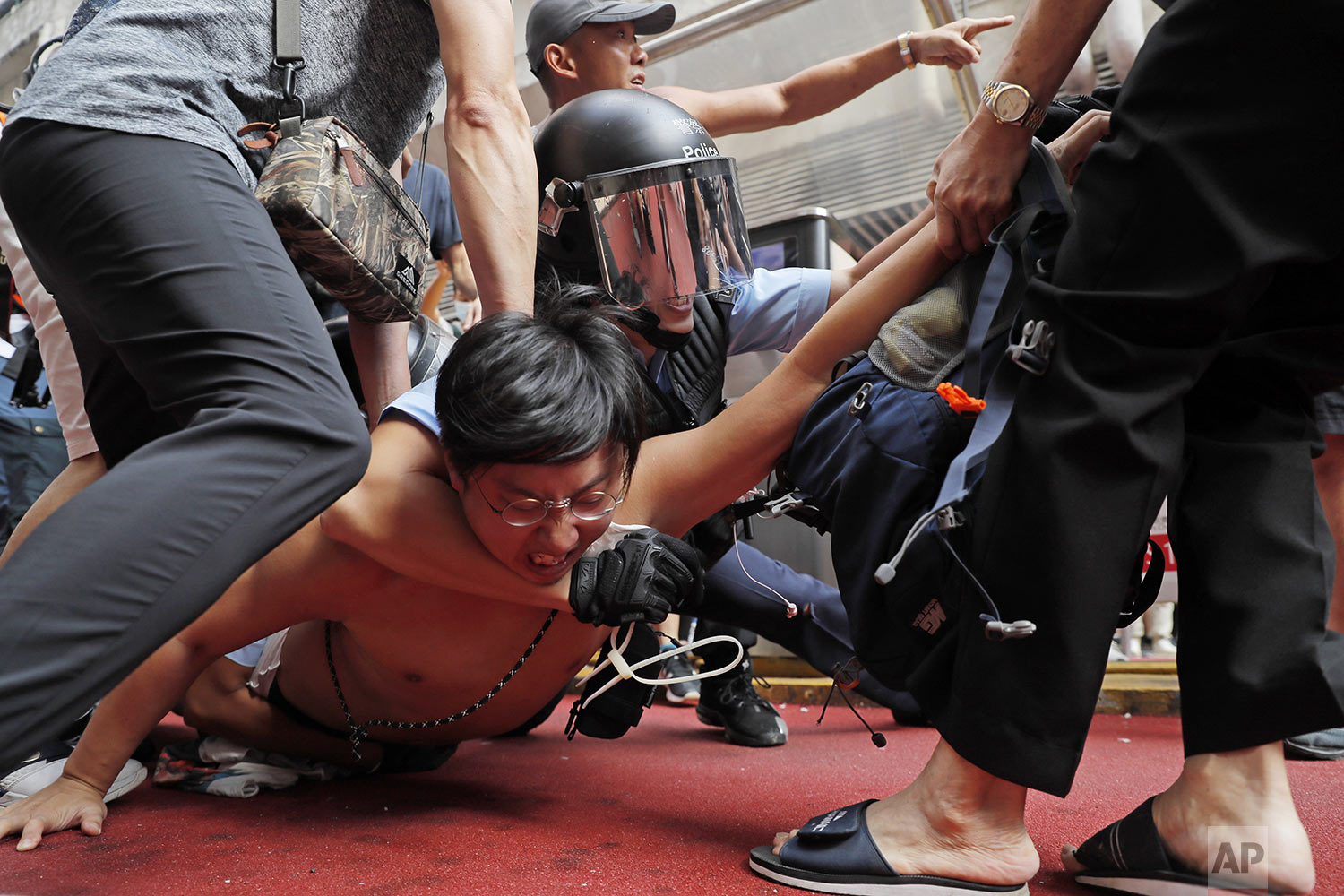  Police detain a man after fights broke out between pro-China supporters and anti-government protesters outside the Amoy Plaza in the Kowloon Bay district in Hong Kong, Saturday, Sept. 14, 2019.  (AP Photo/Kin Cheung) 