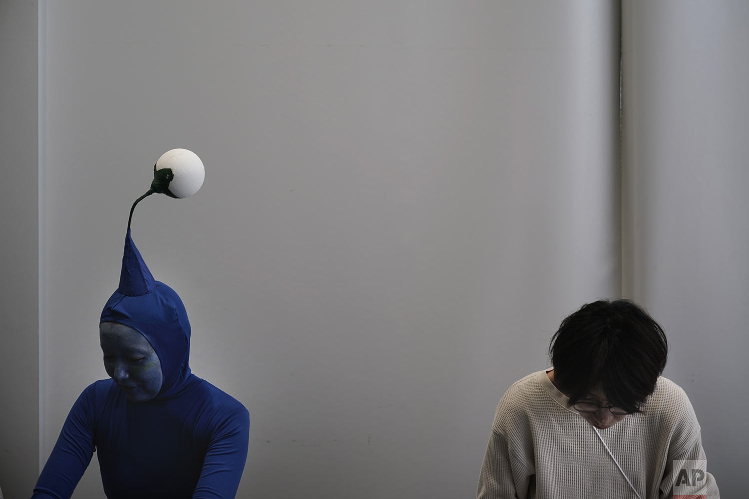  A cosplayer, left, rests next to an attendee at the Tokyo Game Show Saturday, Sept. 14, 2019, in Chiba, near Tokyo. (AP Photo/Jae C. Hong) 