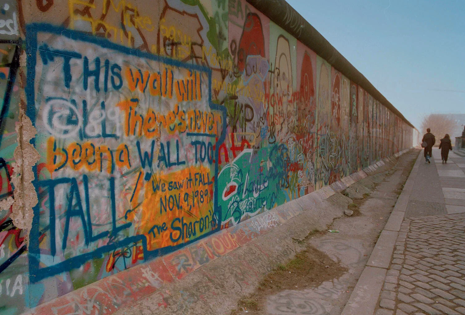 People walk along the Berlin Wall near Potsdamer Platz on the West Berlin side, Nov. 17, 1989. (AP Photo/John Gaps III)