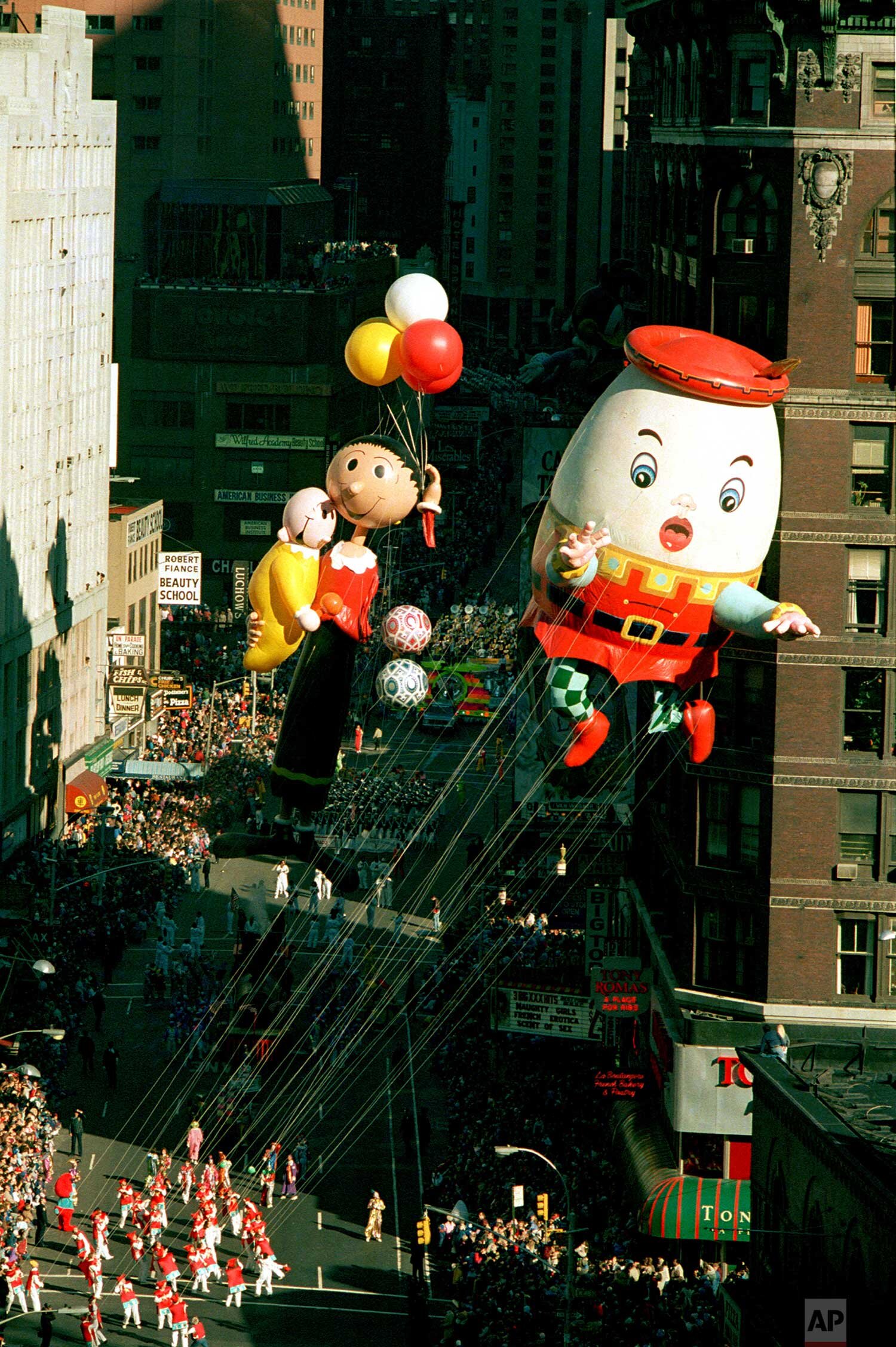 SHIRLEY TEMPLE ON FLOAT IN MACY'S THANKSGIVING DAY PARADE OP-117 8X10 PHOTO 