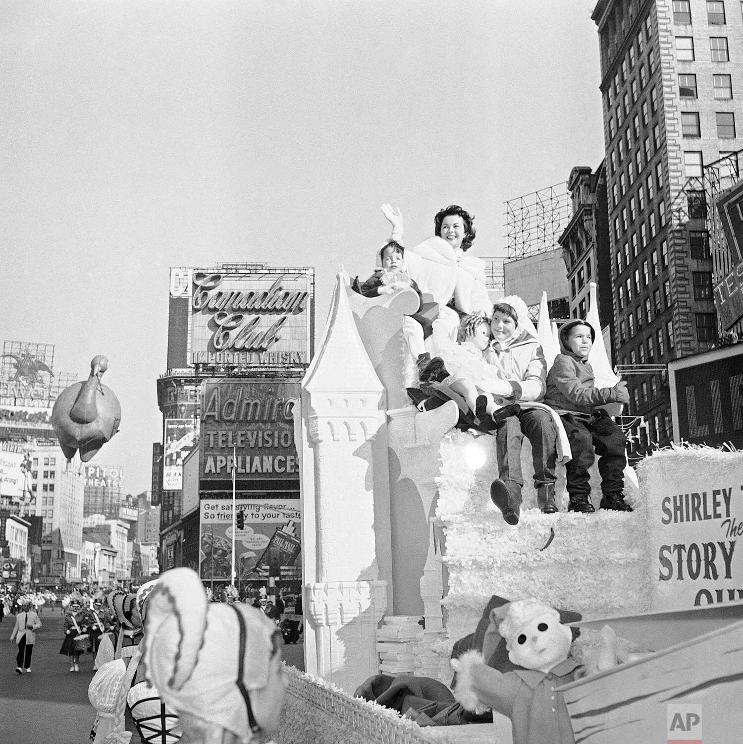 8X10 PHOTO SHIRLEY TEMPLE ON FLOAT IN MACY'S THANKSGIVING DAY PARADE OP-117 