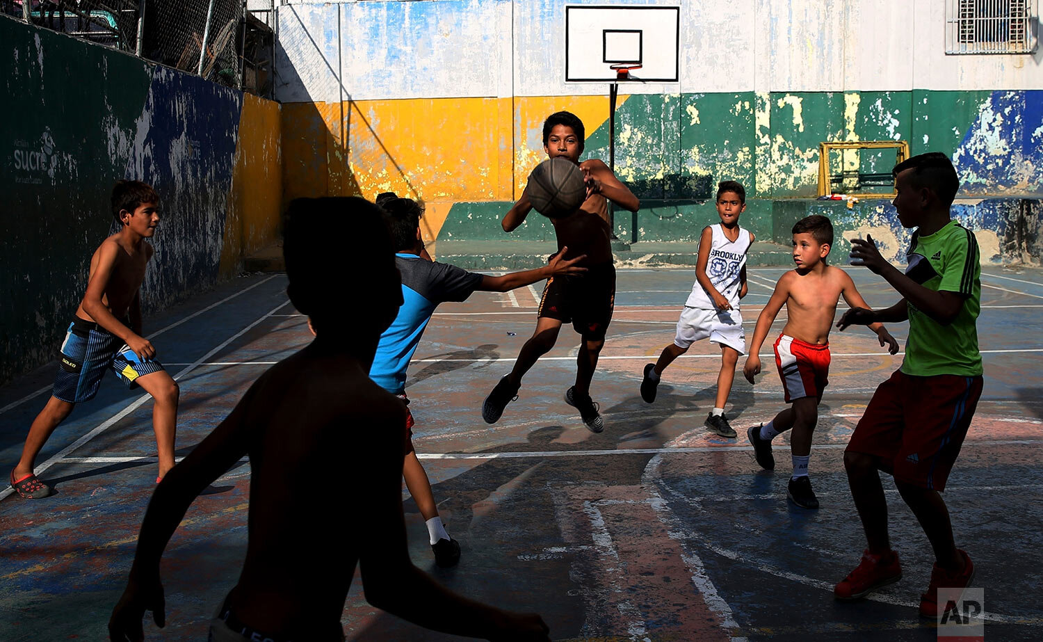  A group of boys play basketball at the Petare shantytown, in Caracas, Venezuela, on May 16, 2019. (AP Photo/Martin Mejia) 