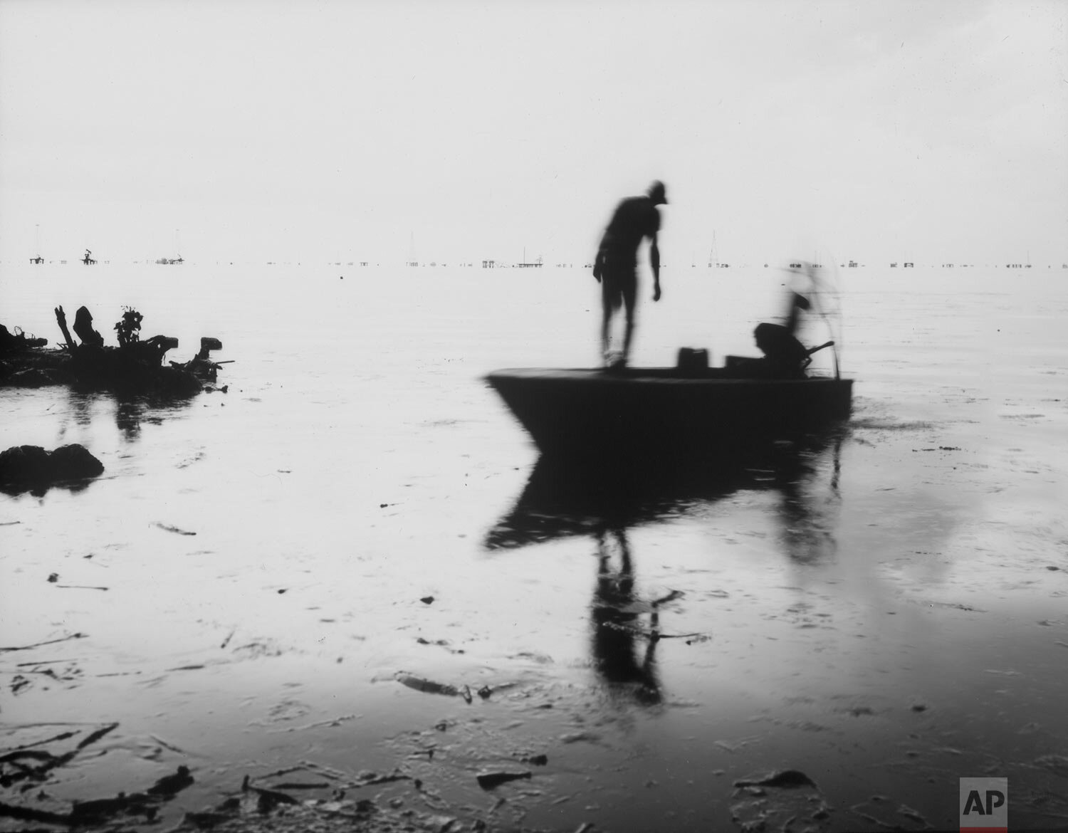  Fishermen prepare to begin harvesting crabs in the oil-contaminated Lake Maracaibo near Cabimas, Venezuela, on July 5, 2019. (AP Photo/Rodrigo Abd) 