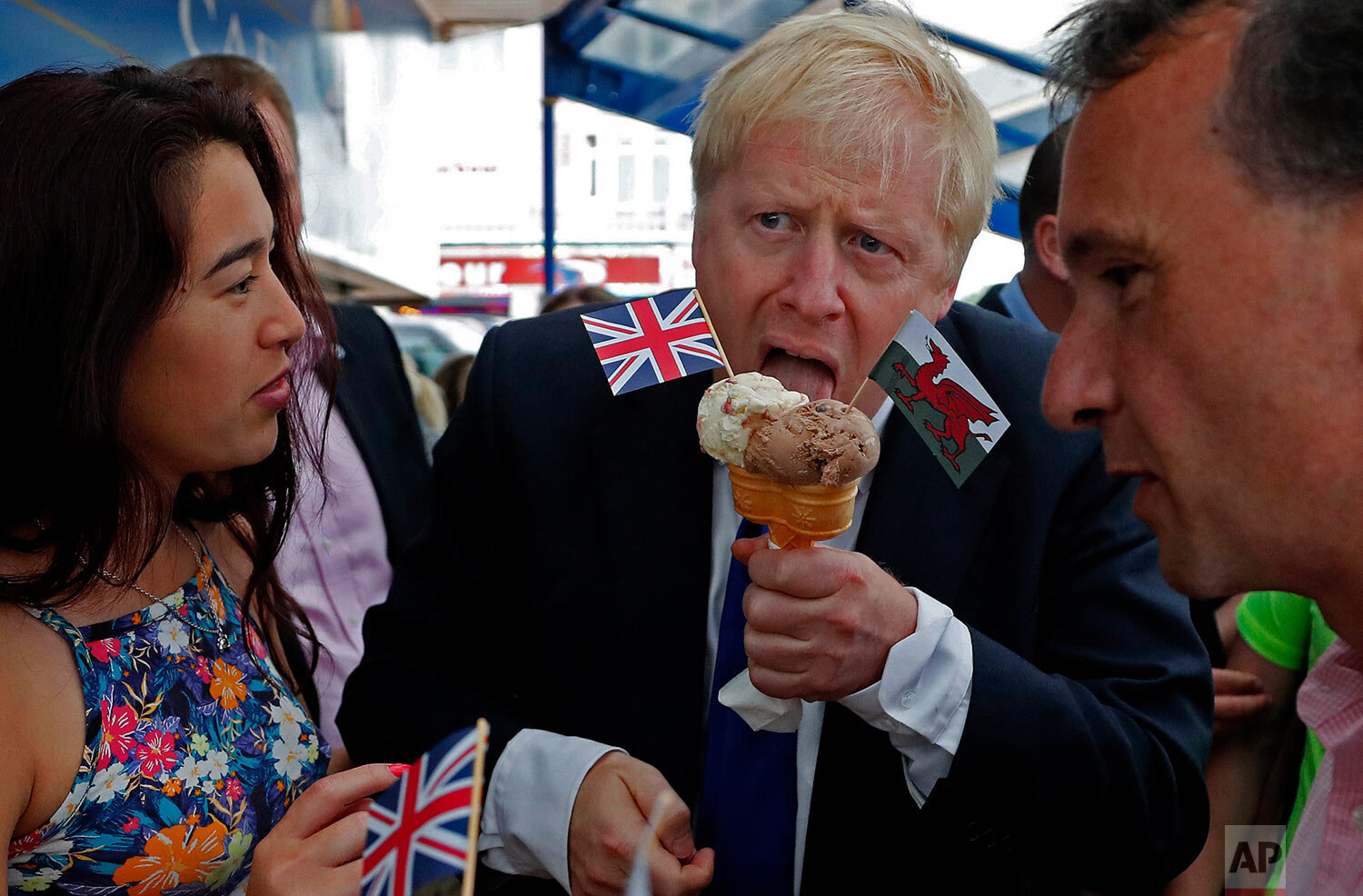  Conservative Party leadership candidate Boris Johnson, center, eats ice cream in Barry Island, Wales, on July 6, 2019, ahead of the Conservative party leadership hustings in Cardiff. (AP Photo/Frank Augstein) 