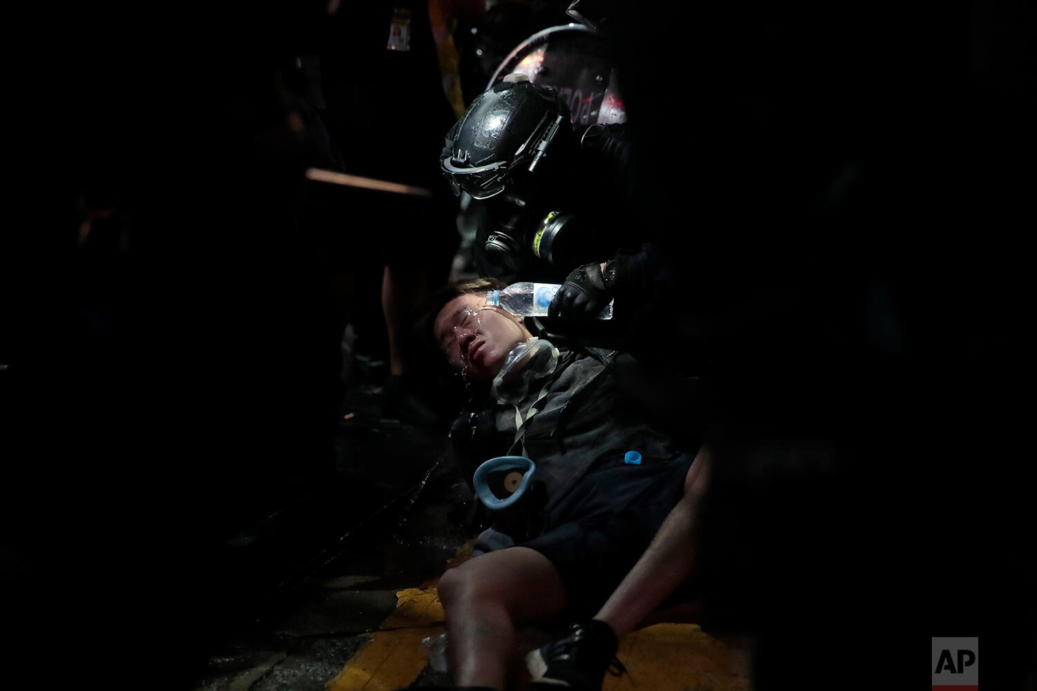  A policeman pours water on the face of a protestor who was detained in Hong Kong on Aug. 31, 2019. (AP Photo/Jae C. Hong) 