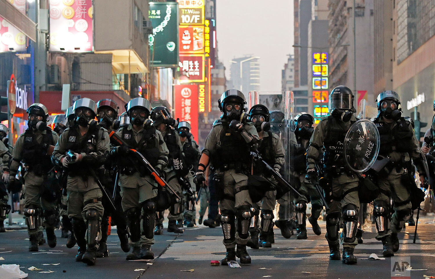  Riot police move forward as anti-government protestors occupied a road in Hong Kong on Oct. 1, 2019. (AP Photo/Kin Cheung) 