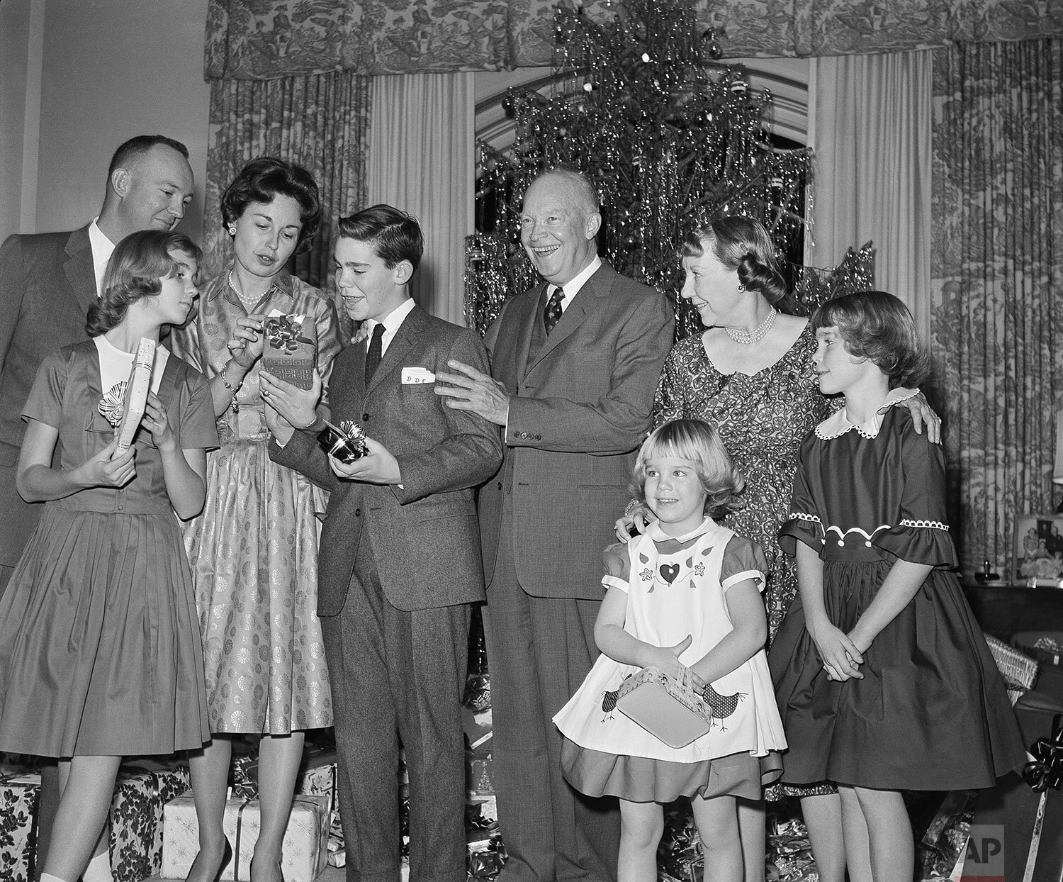  President Eisenhower poses with members of his family during a Christmas Eve picture taking session in the west sitting room of the second floor residence section of the White House in Washington on Dec. 24, 1960. (AP Photo/Henry Griffin ) 