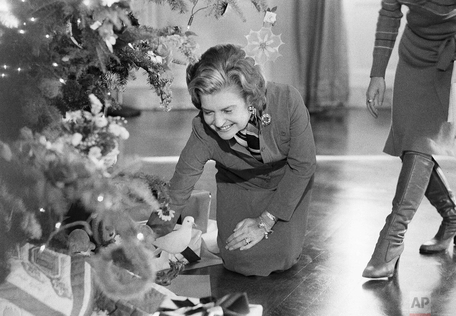  First lady Betty Ford looks over decorations and presents under the White House Christmas tree in Washington in the Blue Room of the presidential mansion in Washington, Dec, 9, 1976. (AP Photo/Charles Tasnadi) 