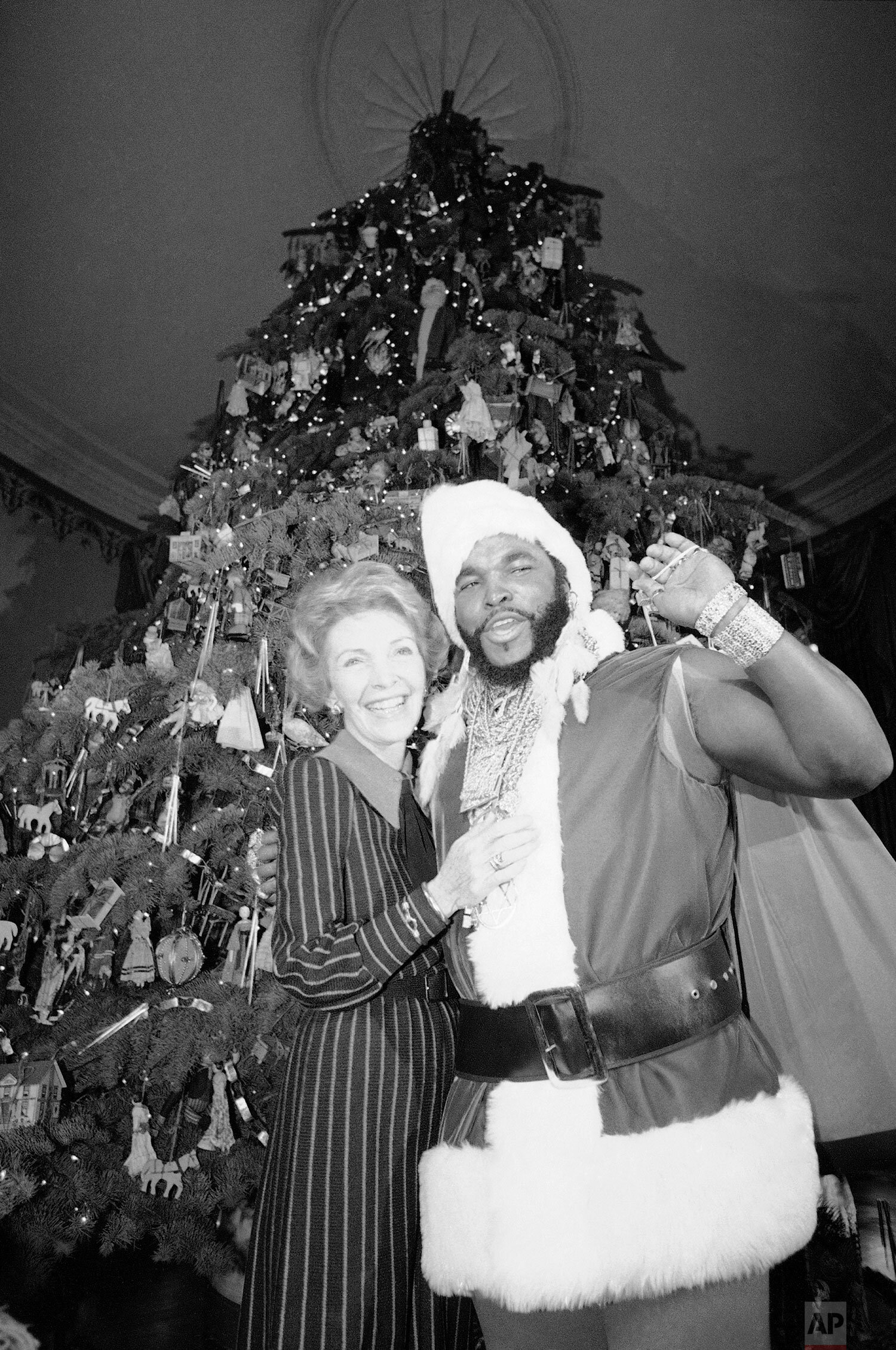  First lady Nancy Reagan enlists the help of television's Mr. T during a Christmas tour of the White House for the media on Monday, Dec. 13, 1983 in Washington. (AP Photo/Ira Schwarz) 