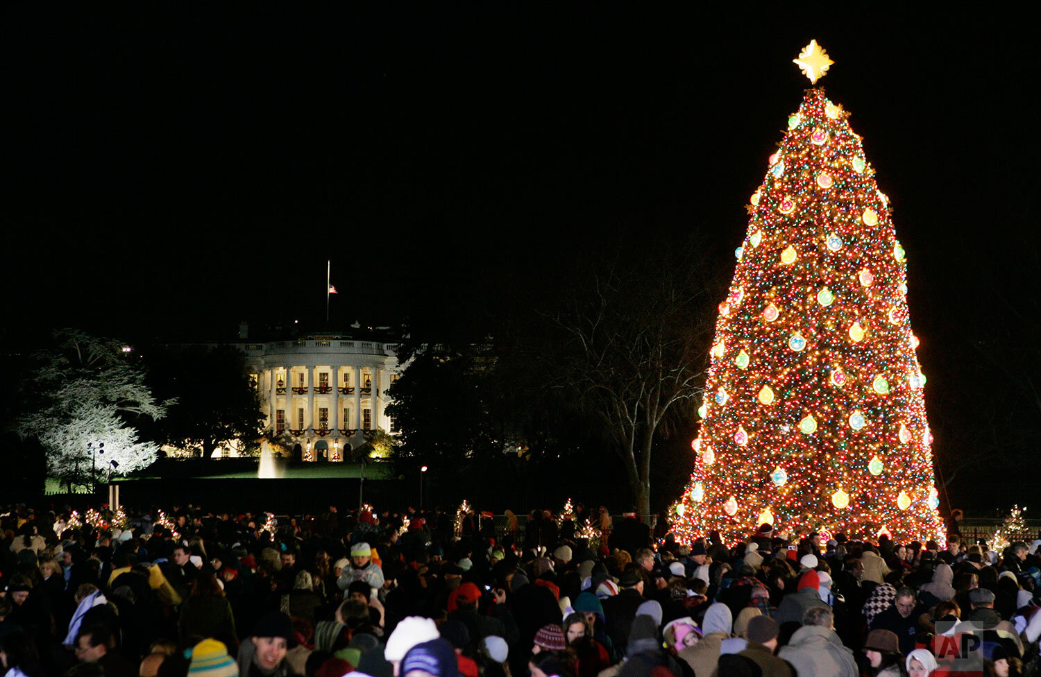  The National Christmas Tree is lit at the Ellipse, near the White House, left, during a ceremony marking the beginning of a three-week Christmas Pageant of Peace, Thursday, Dec. 7, 2006, in Washington. (AP Photo/Manuel Balce Ceneta) 