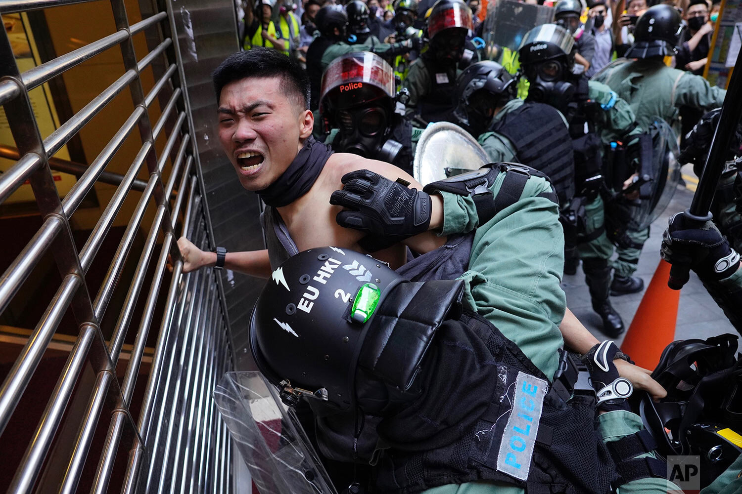  A protester is detained in Central district of Hong Kong on Monday, Nov. 11, 2019. (AP Photo/Vincent Yu) 