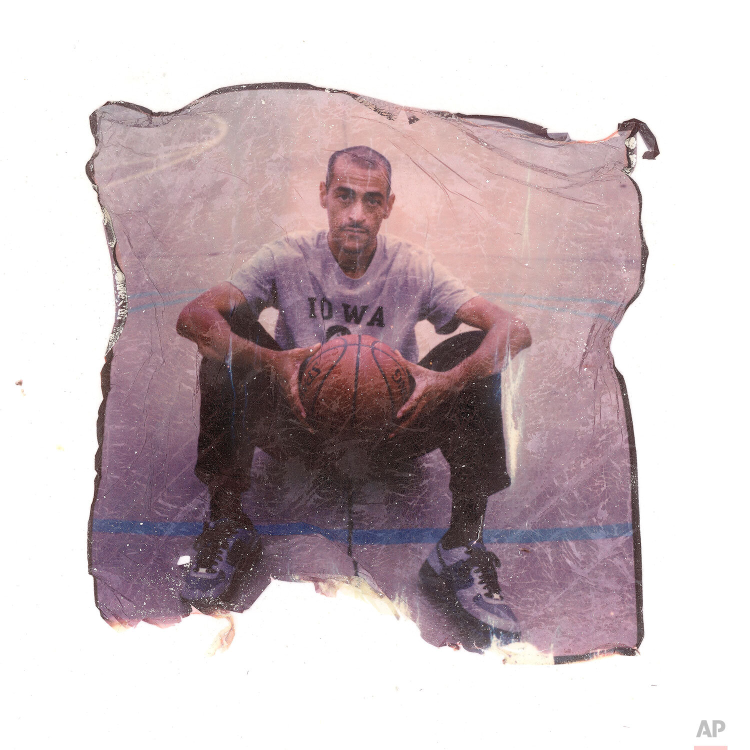  In this image made from a Polaroid emulsion transfer, Patrick Shepard, 48, poses for a portrait on the basketball court in Wylie, Tx., Thursday, Oct. 17, 2019. Shepard shoots hoops at the local gym everyday. The ritual helps him heals, he says. (AP 