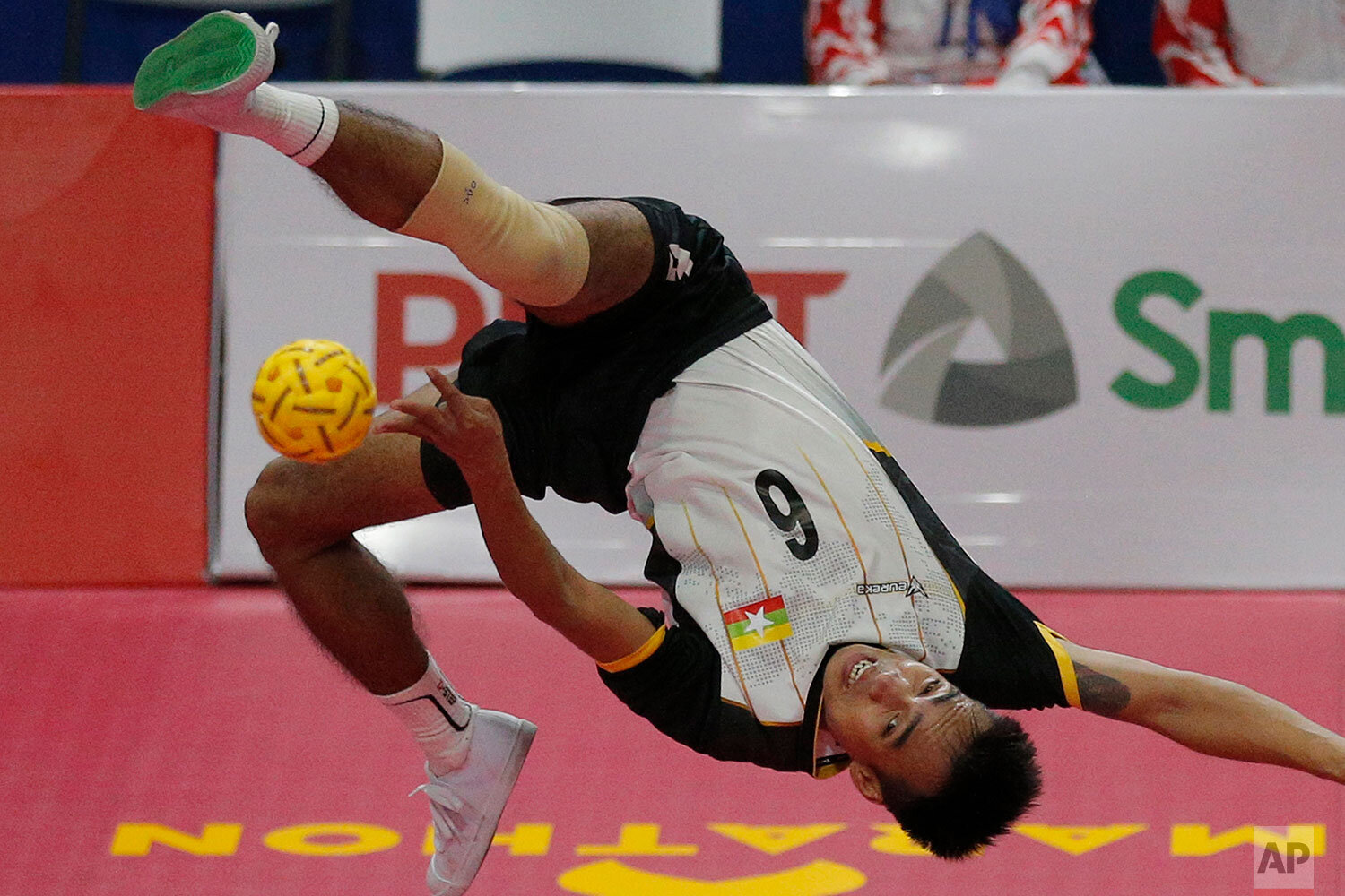  Myanmar's Aung Naing Oo kicks a ball against Indonesia's  Muhammad Hardiansyah and Saiful Rijal during men's team double sepak takraw final match between Indonesia and Myanmar at at the 30th Southeast Asian Games in Subic, Philippines on Thursday, D
