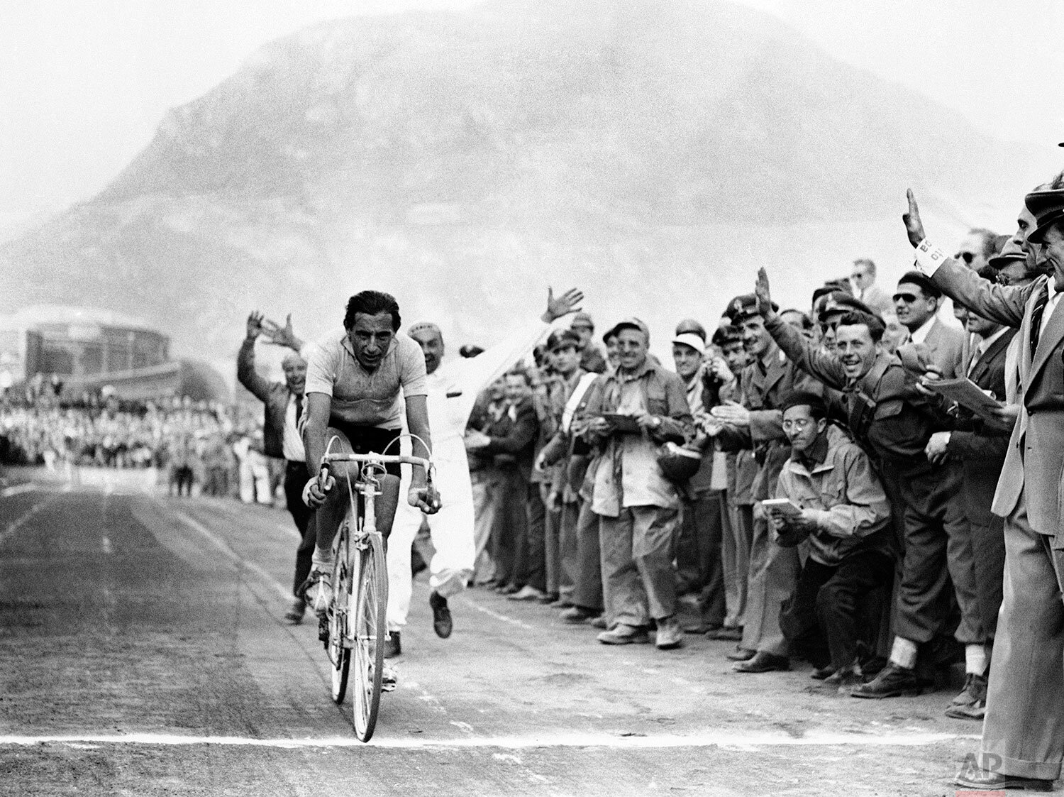  Italy's Fausto Coppi, finishing the seventeenth lap of the bicycle race across Italy, on June 5, 1952. The lap was from San Remo to Cuneo a distance of 190 kilometers. The winner was Nino De Filippis. Coppi finished in a group, two minutes, nine sec